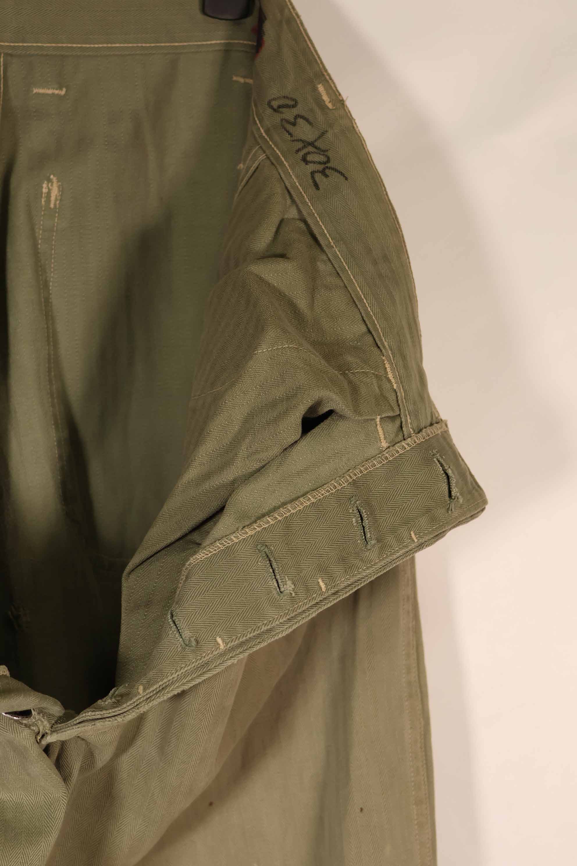 実物　1940年代　アメリカ海兵隊　USMC　M42 HBT ユーティリティパンツ　退色　汚れあり