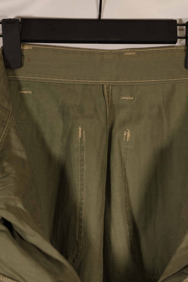 実物　1940年代　アメリカ海兵隊　USMC　M42 HBT ユーティリティパンツ　退色　汚れあり