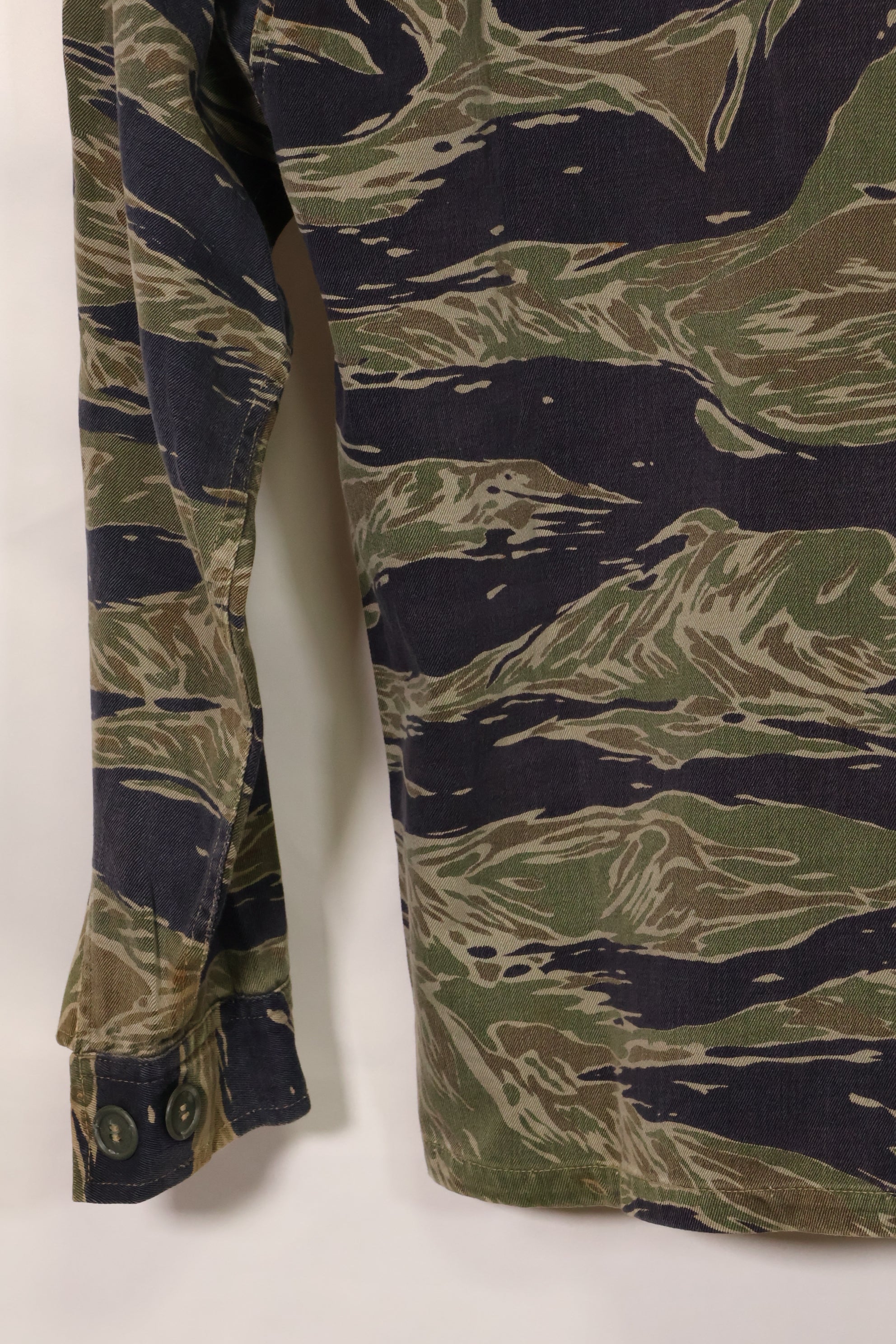 1960年代　シルバータイガー　A-S　タイガーストライプ　シャツ　ARVNパッチ付　中古品