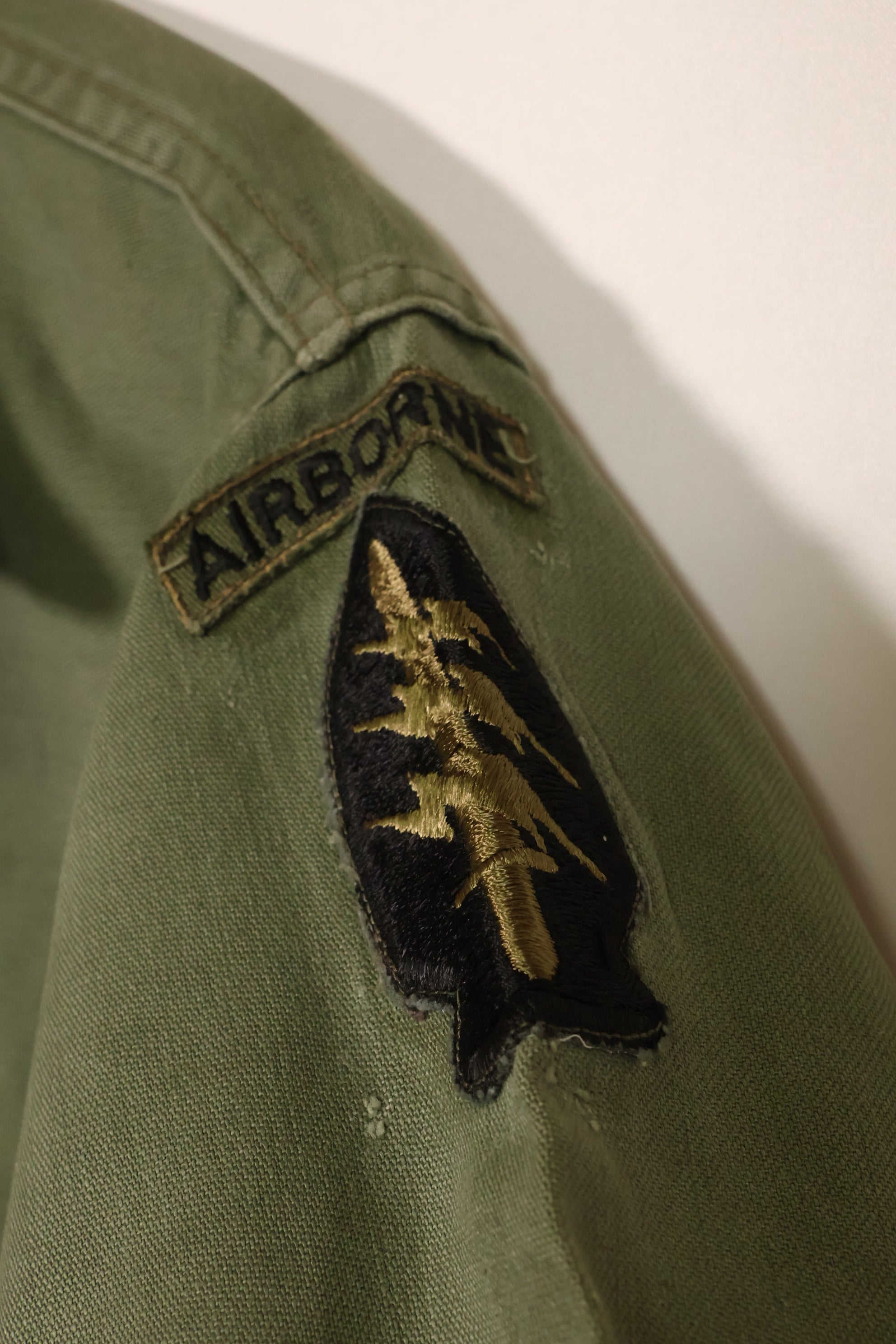 1960年代　元グリーンベレー兵士放出　OG-107　ユーティリティシャツ　初付け　パッチ付き　中古品　C