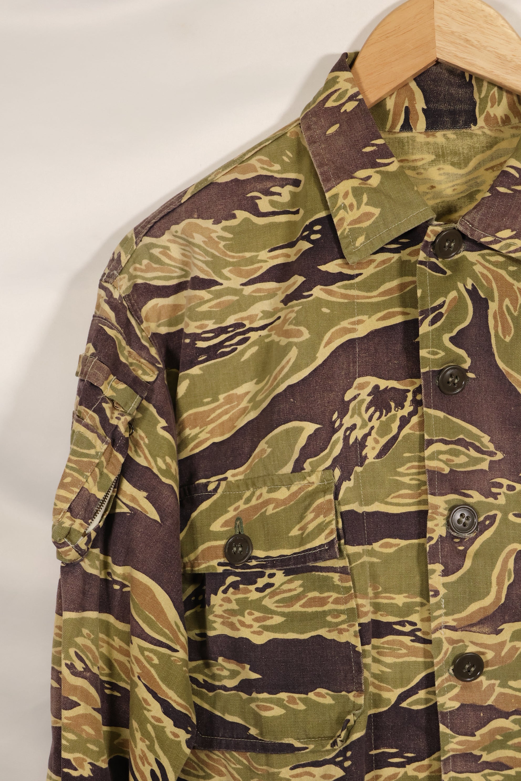 実物　レイトウォーパターン　USサイズ　タイガーストライプ　シャツ　ポケット改造あり　中古品