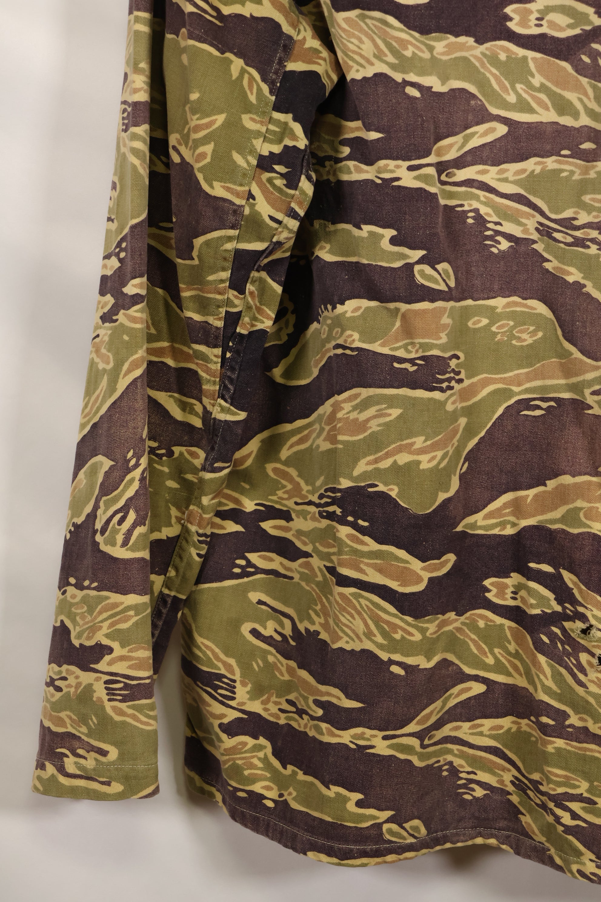 実物　レイトウォーパターン　USサイズ　タイガーストライプ　シャツ　ポケット改造あり　中古品