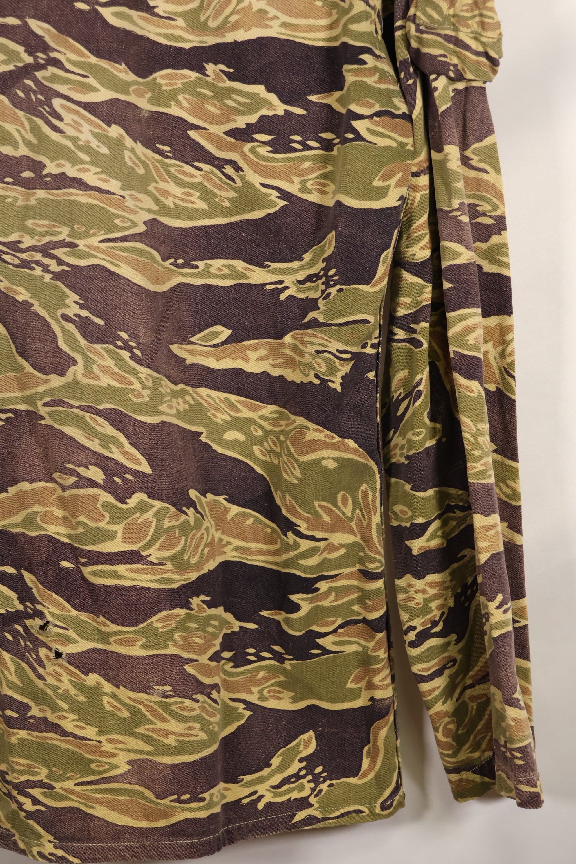 実物　レイトウォーパターン　USサイズ　タイガーストライプ　シャツ　ポケット改造あり　中古品