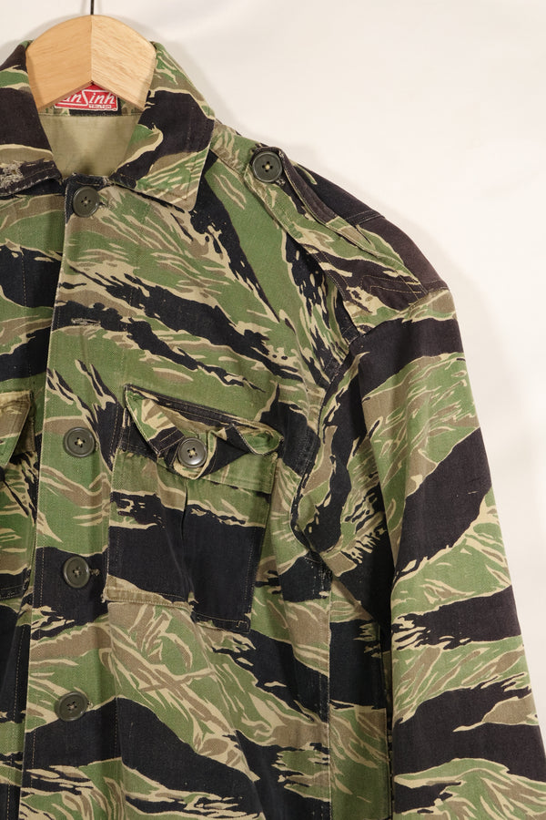 Early 1960s twill fabric, rare VNMC 1st Model tiger stripe shirt, used by Taylor.