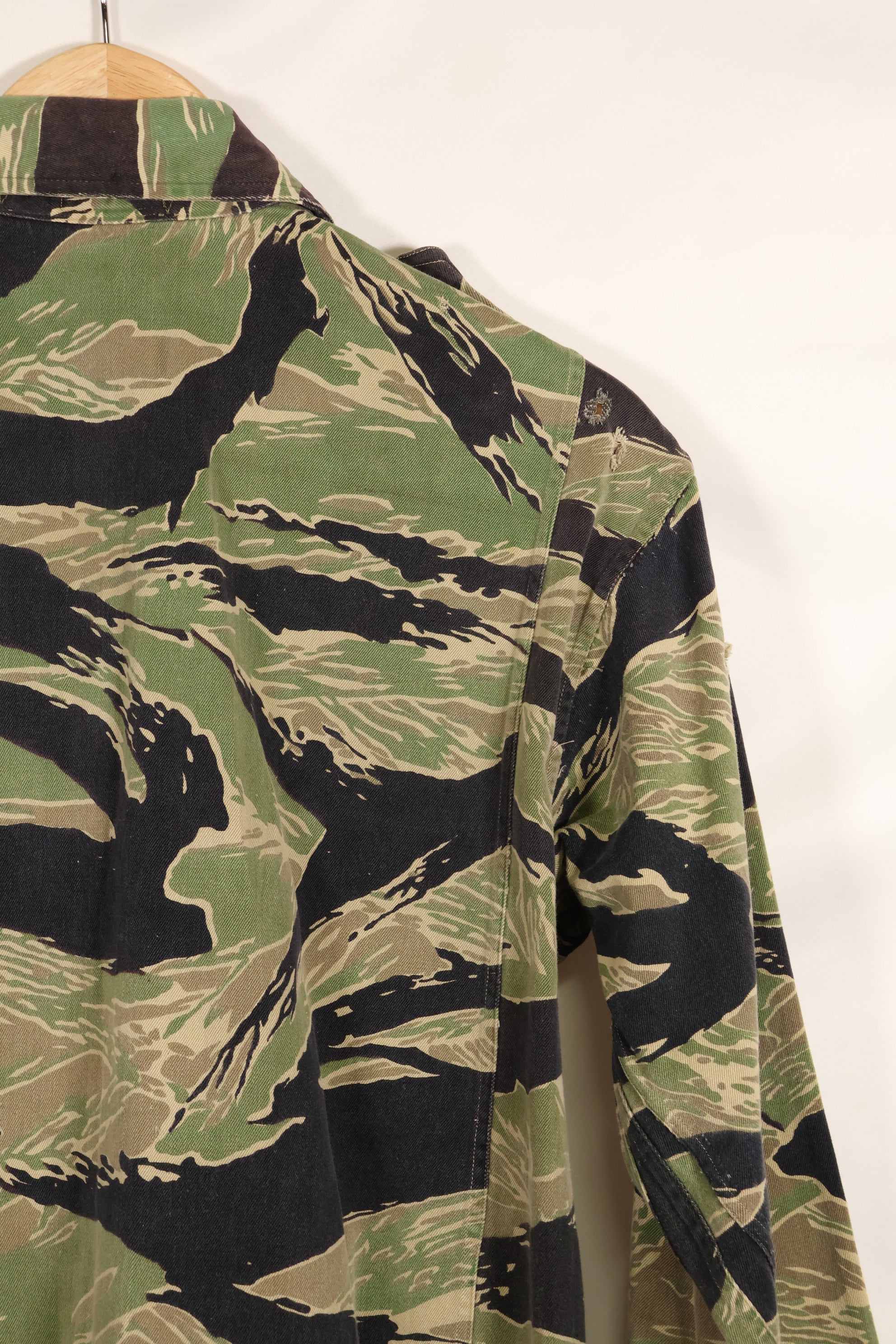 Early 1960s twill fabric, rare VNMC 1st Model tiger stripe shirt, used by Taylor.