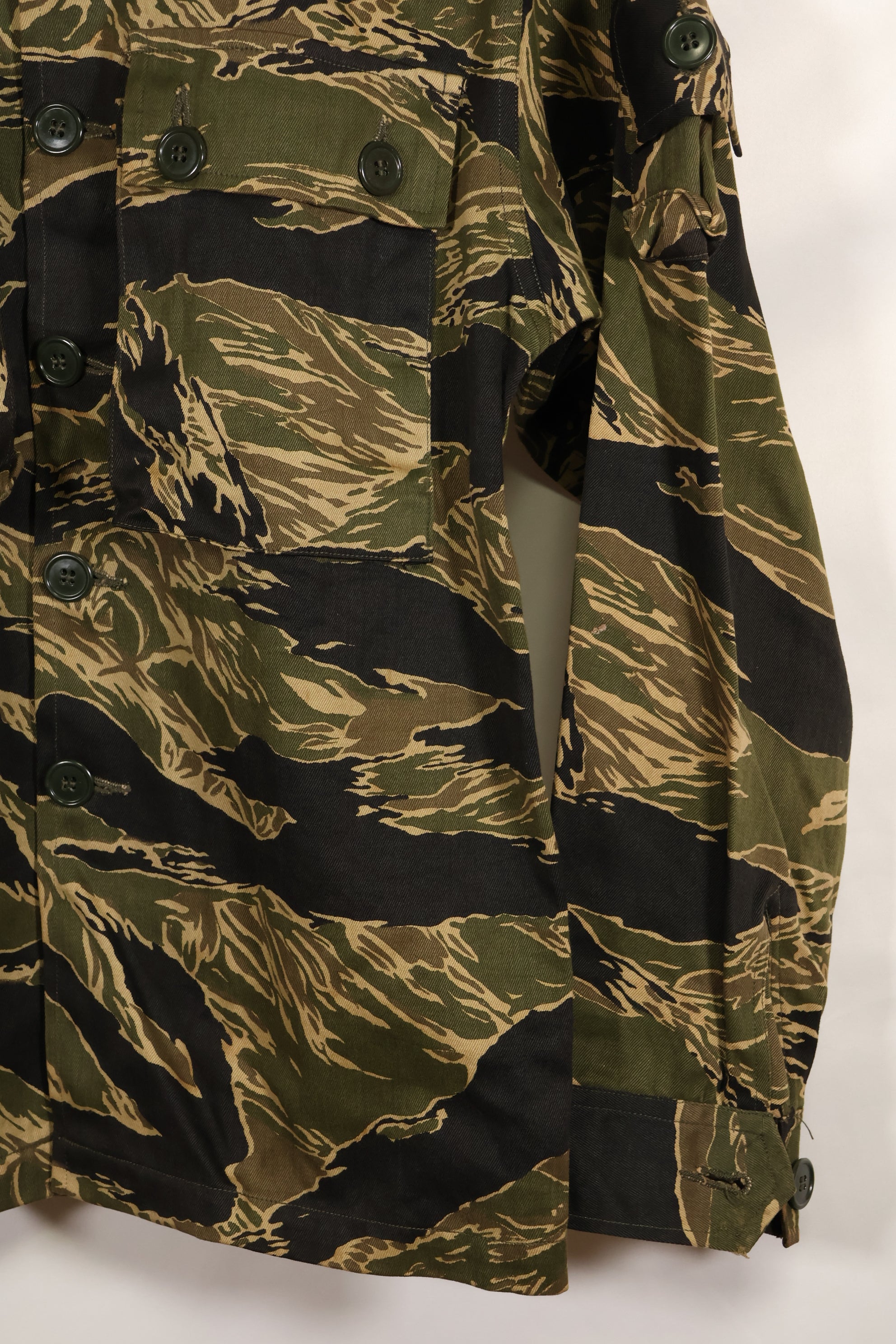 実物　デッドストック　沖縄タイガー　タイガーストライプ　USカットシャツ　US-S　日本本土縫製　汚れあり