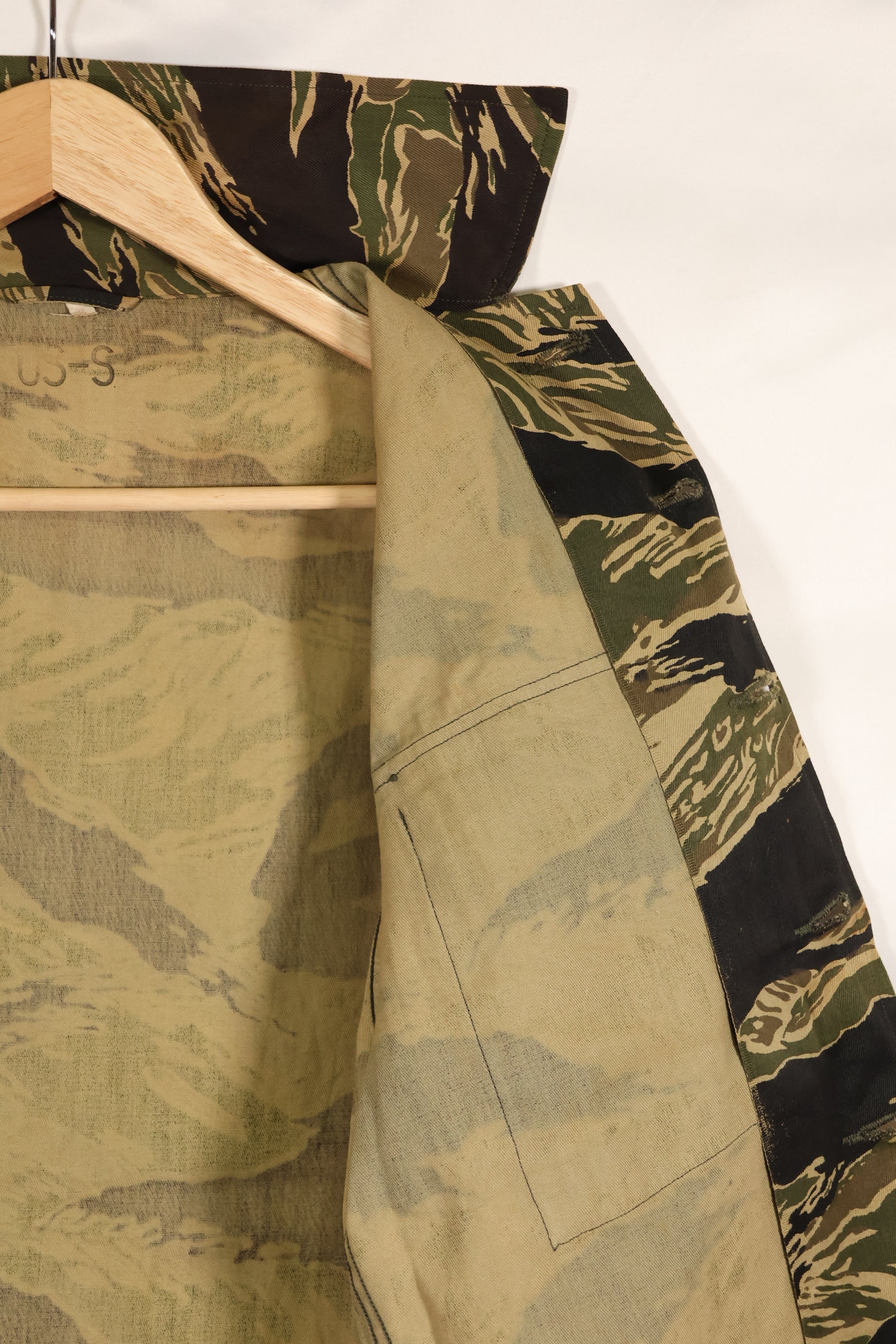 実物　デッドストック　沖縄タイガー　タイガーストライプ　USカットシャツ　US-S　日本本土縫製　汚れあり