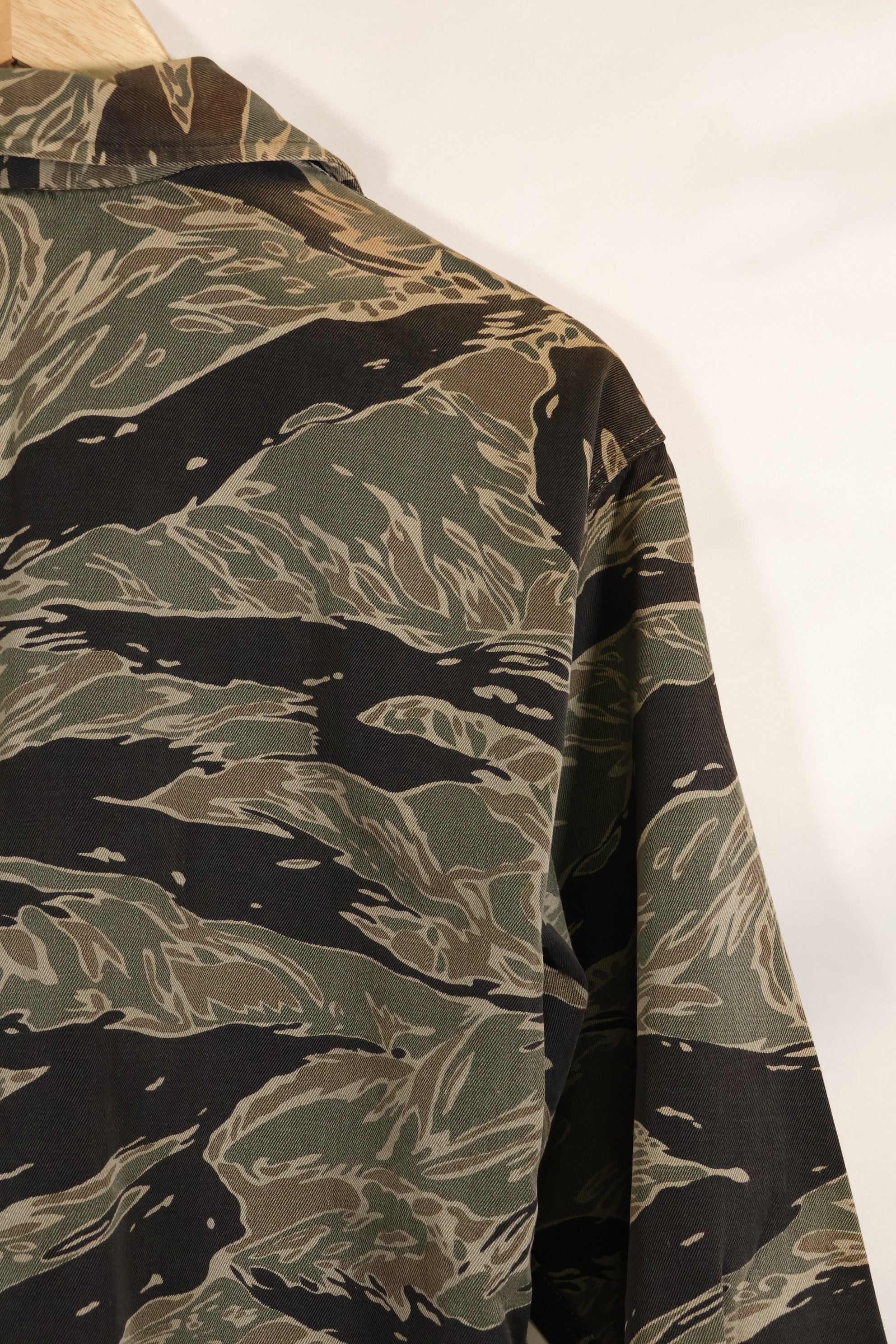 実物　シルバータイガーストライプ　Asian Cut A-Lサイズ　シャツ　Used　状態良い