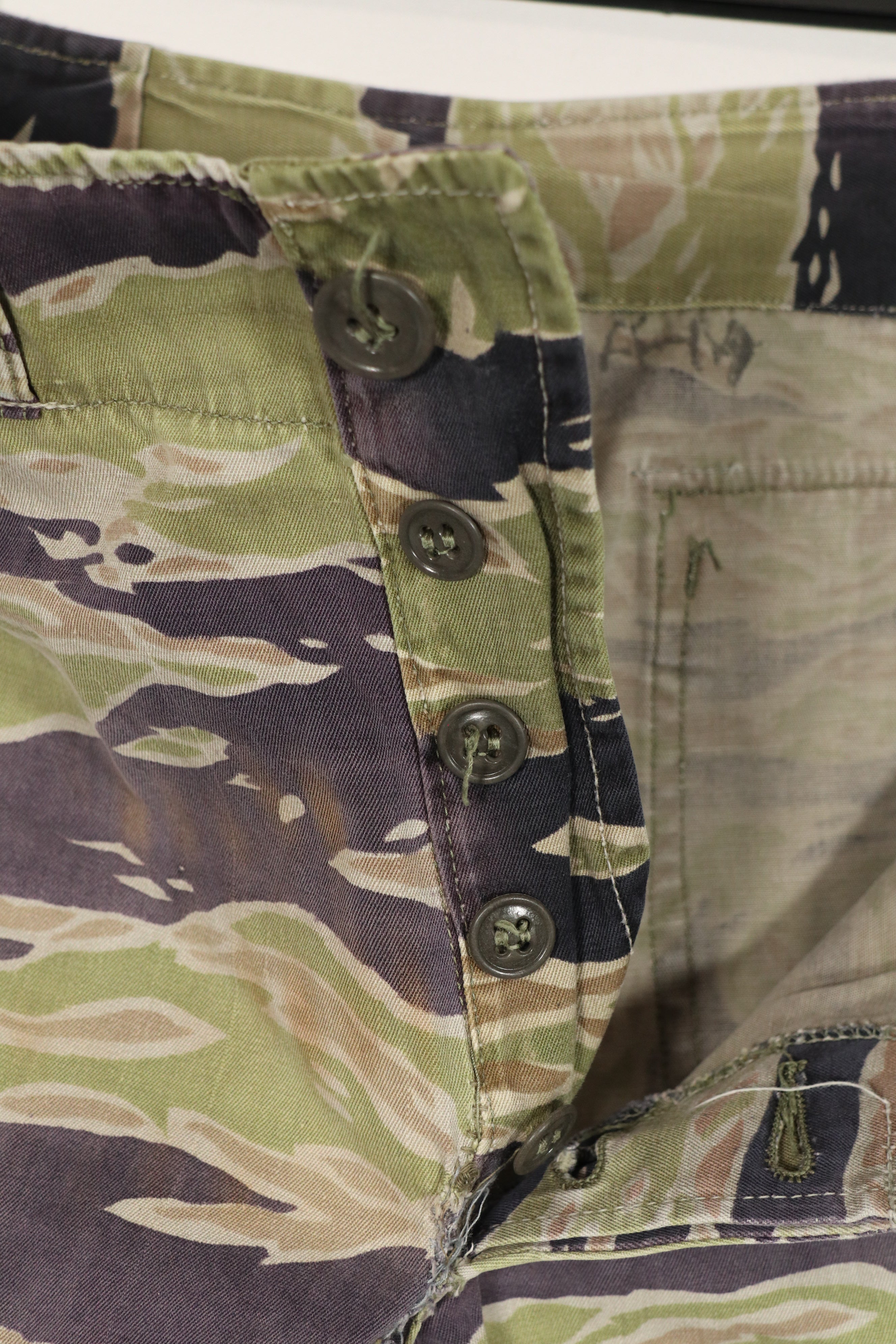 正品二手重磅面料二战后期款式虎纹裤。