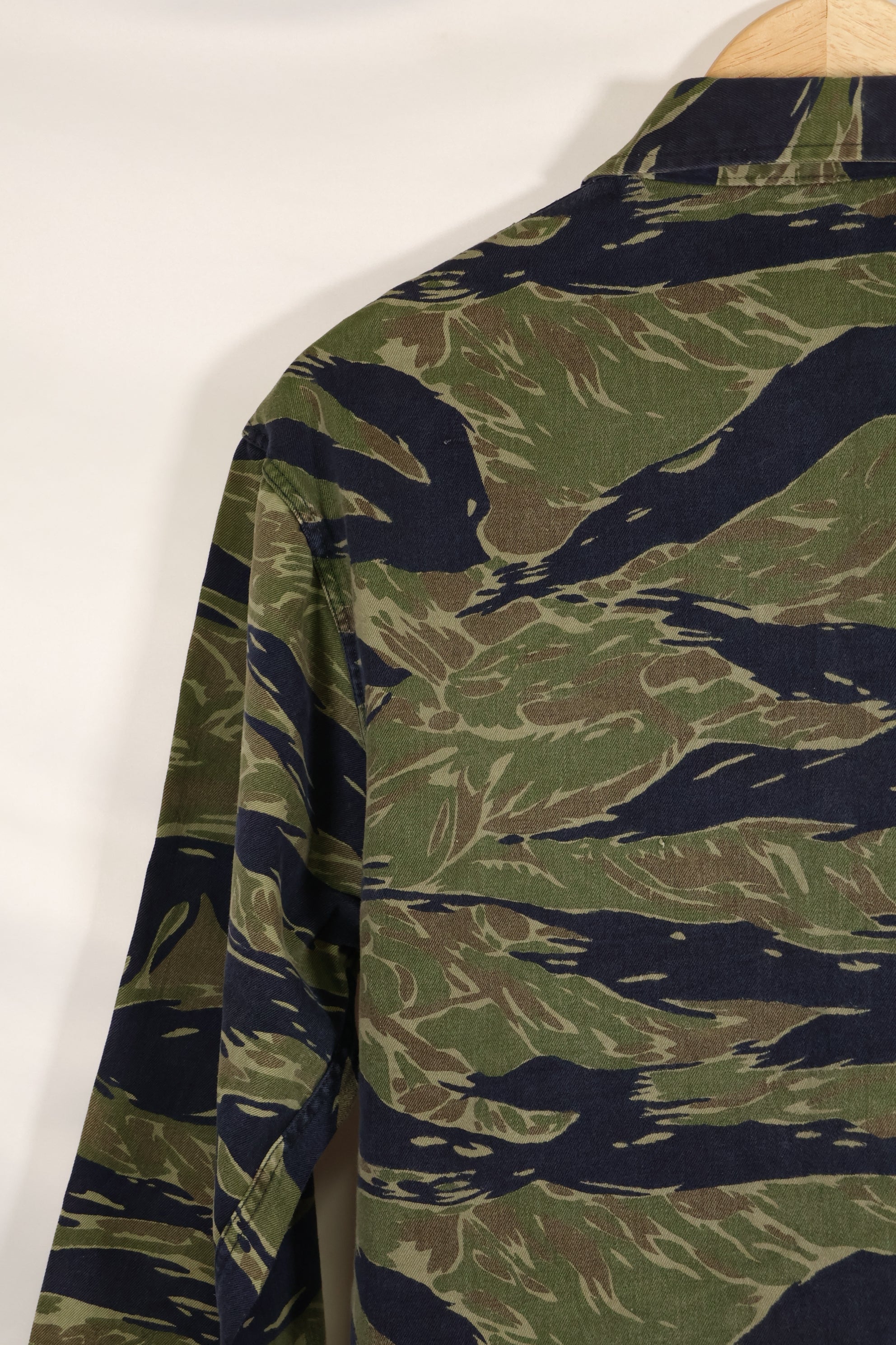 Actual TO78 A-L Okinawa Tiger Tiger Stripe Shirt Used