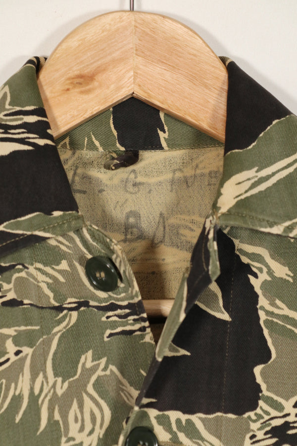 正品冲绳虎纹衬衫，JWD品牌，短袖，定制款，有划痕，纽扣已修复