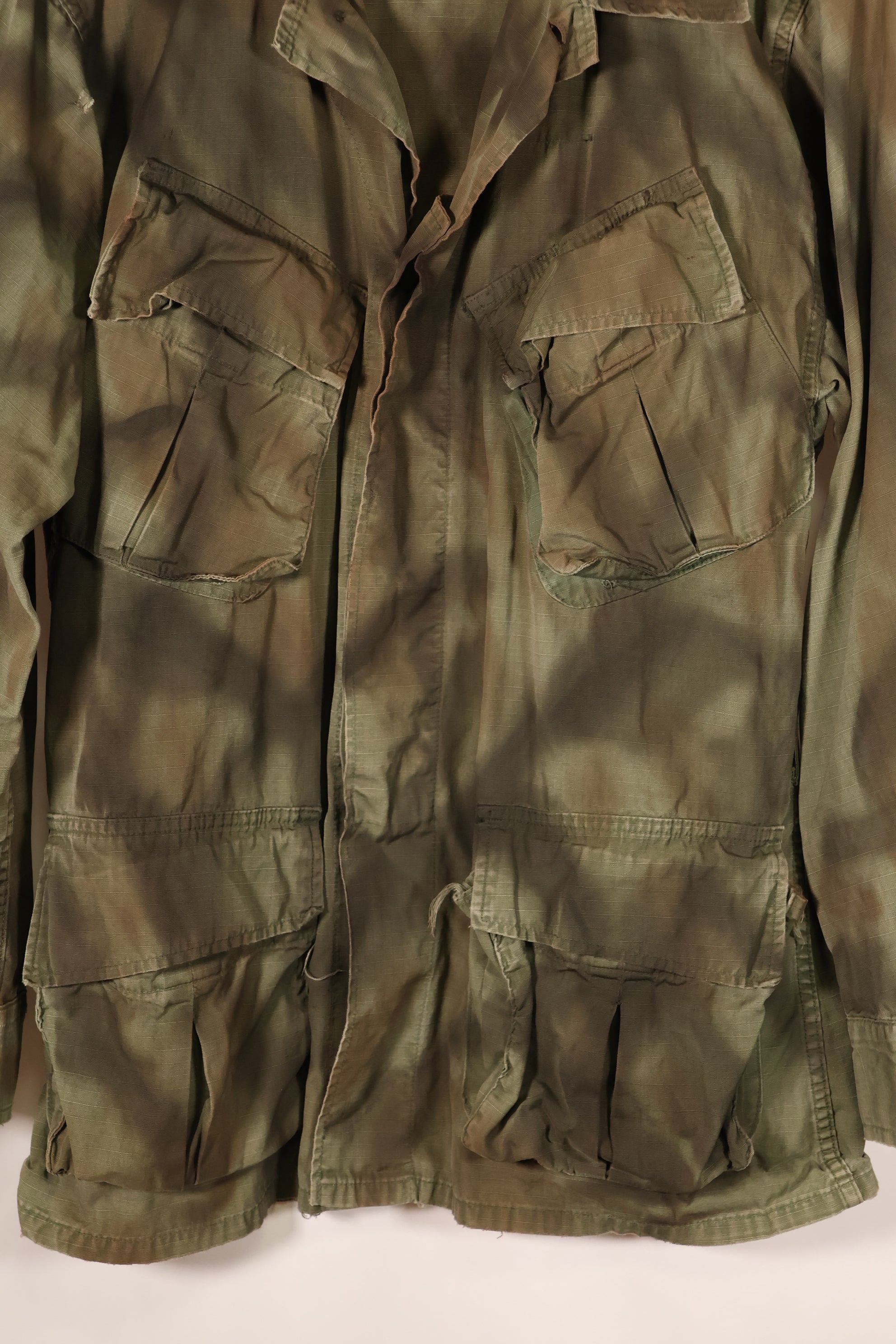 Contract from the late 1960s; Estimated S-R size; Based on an actual jacket; MACV SOG spray-painted jacket; Replica; Manufactured by MILITARIA 1911; Used item