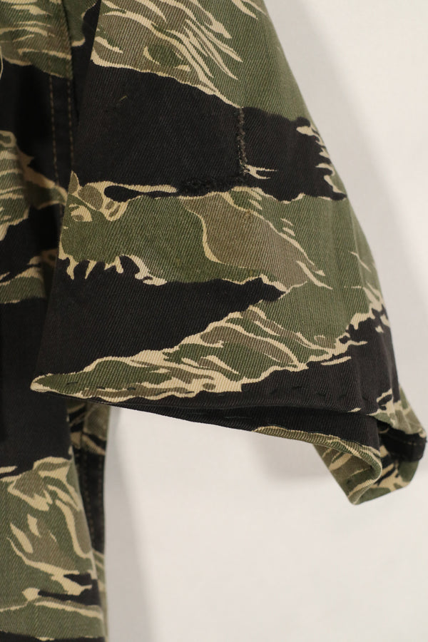 正品冲绳虎纹衬衫，JWD品牌，短袖，定制款，有划痕，纽扣已修复