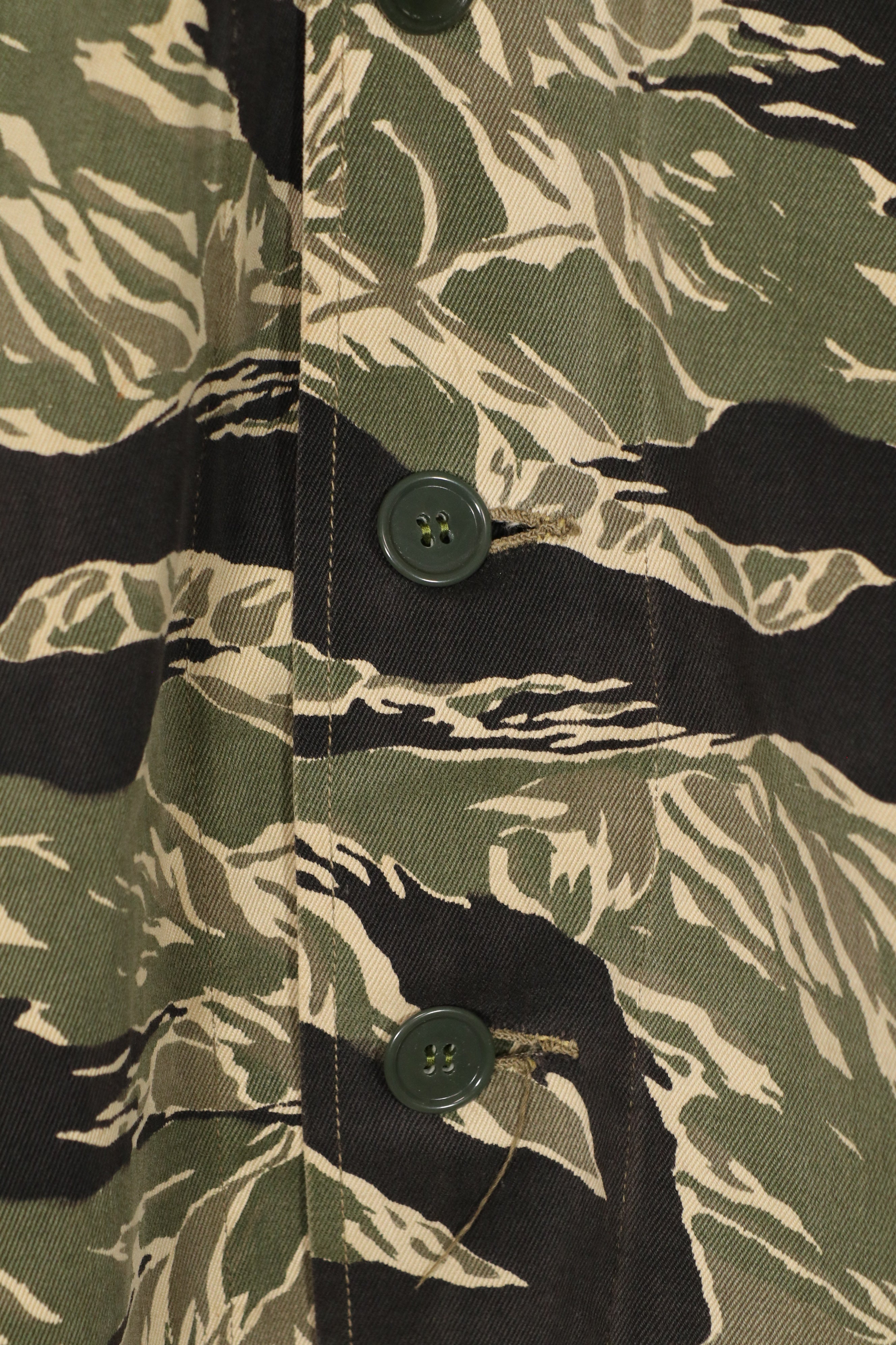 正品冲绳虎纹衬衫，JWD品牌，短袖，定制款，有划痕，纽扣已修复