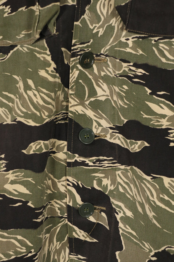 正品冲绳虎纹衬衫，JWD品牌，短袖，定制款，有划痕，纽扣已修复