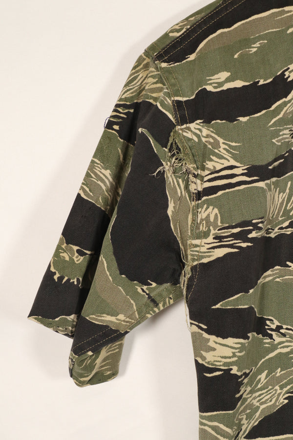 正品冲绳虎纹衬衫，JWD品牌，短袖，定制款，有划痕，纽扣已修复