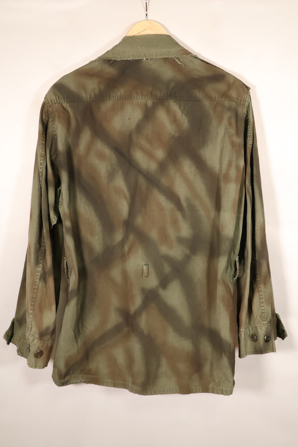 Contract from the late 1960s; Estimated S-R size; Based on an actual jacket; MACV SOG spray-painted jacket; Replica; Manufactured by MILITARIA 1911; Used item