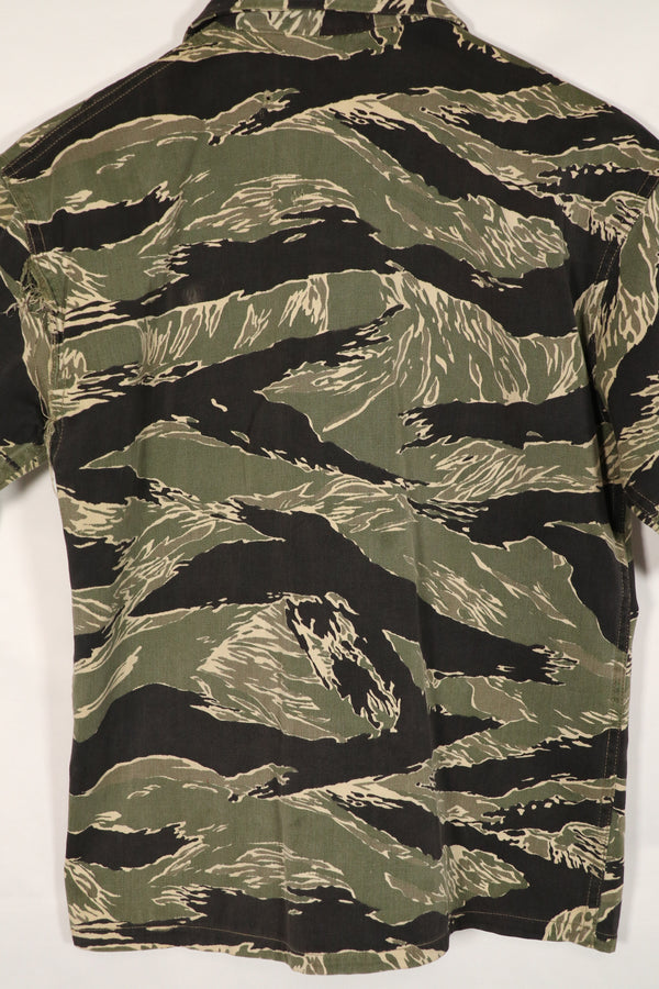 正品冲绳虎纹衬衫，JWD品牌，短袖，定制款，有划痕，纽扣已修复