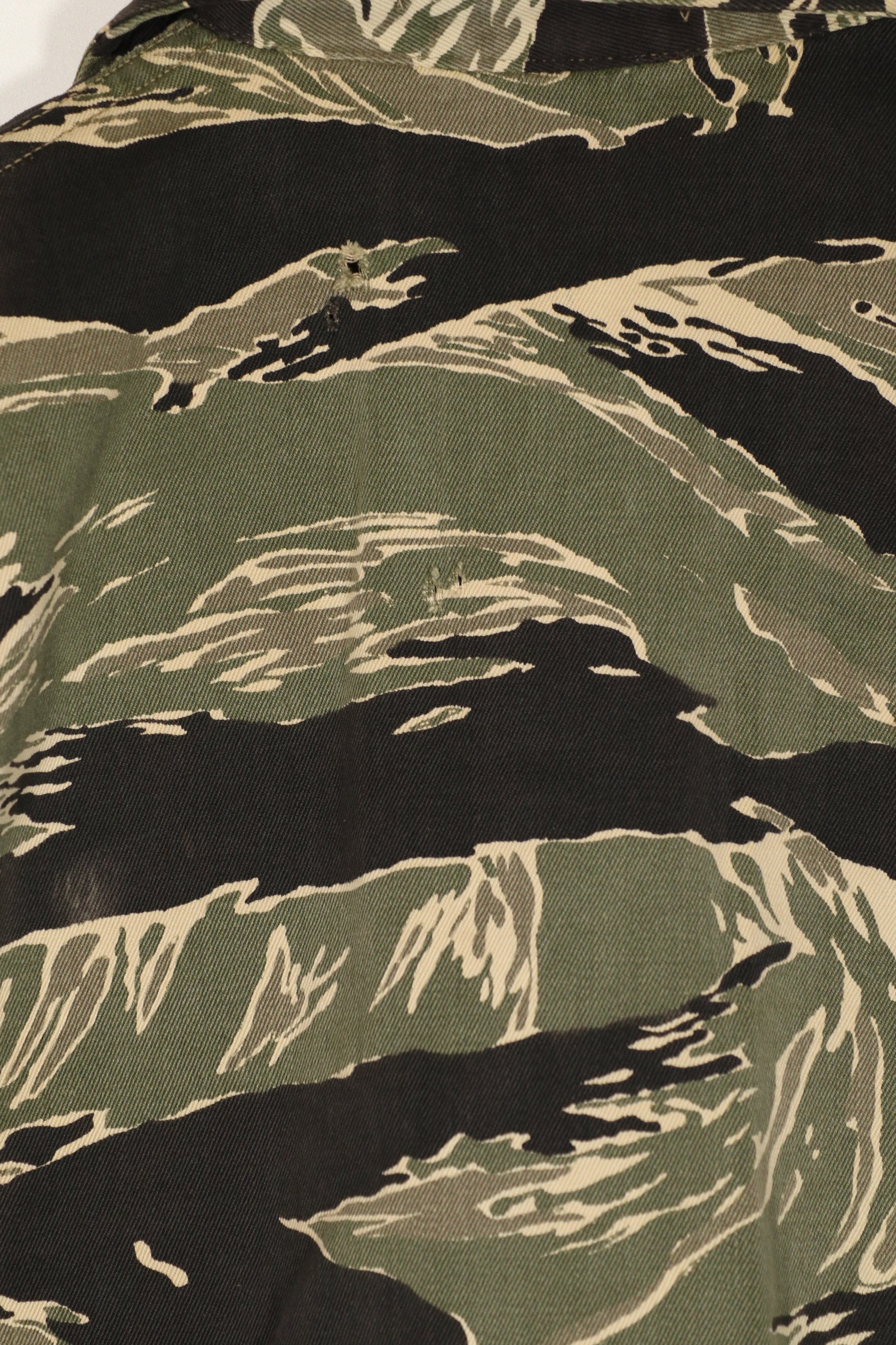 正品冲绳虎纹衬衫，JWD品牌，短袖，定制款，有划痕，纽扣已修复