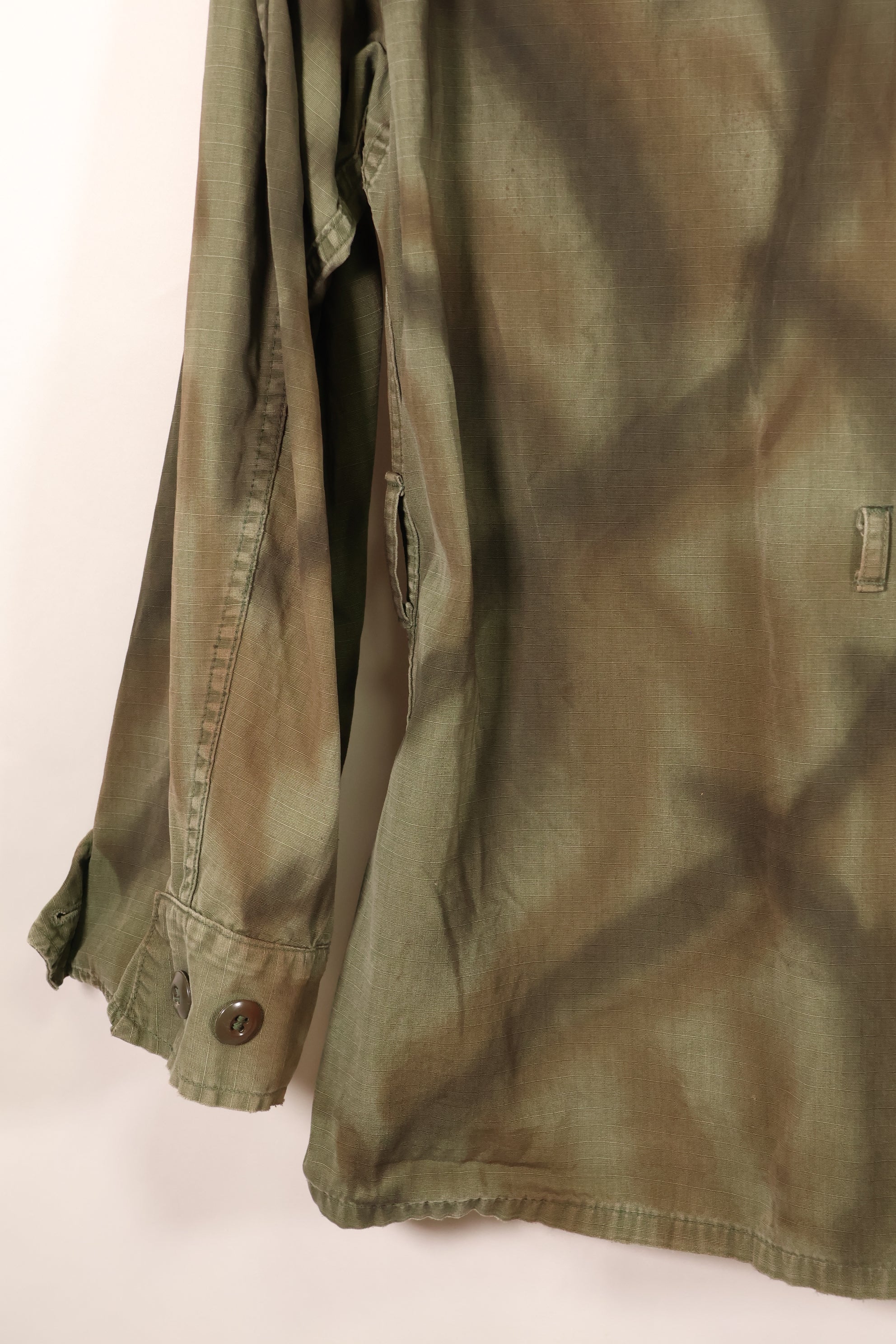 Contract from the late 1960s; Estimated S-R size; Based on an actual jacket; MACV SOG spray-painted jacket; Replica; Manufactured by MILITARIA 1911; Used item