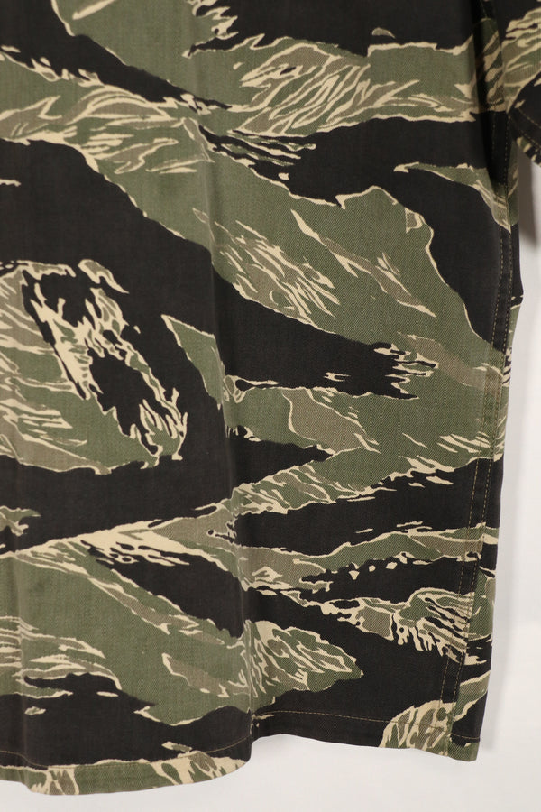 正品冲绳虎纹衬衫，JWD品牌，短袖，定制款，有划痕，纽扣已修复