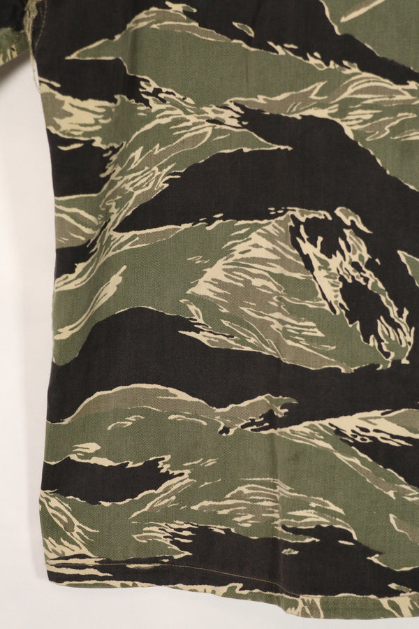 正品冲绳虎纹衬衫，JWD品牌，短袖，定制款，有划痕，纽扣已修复