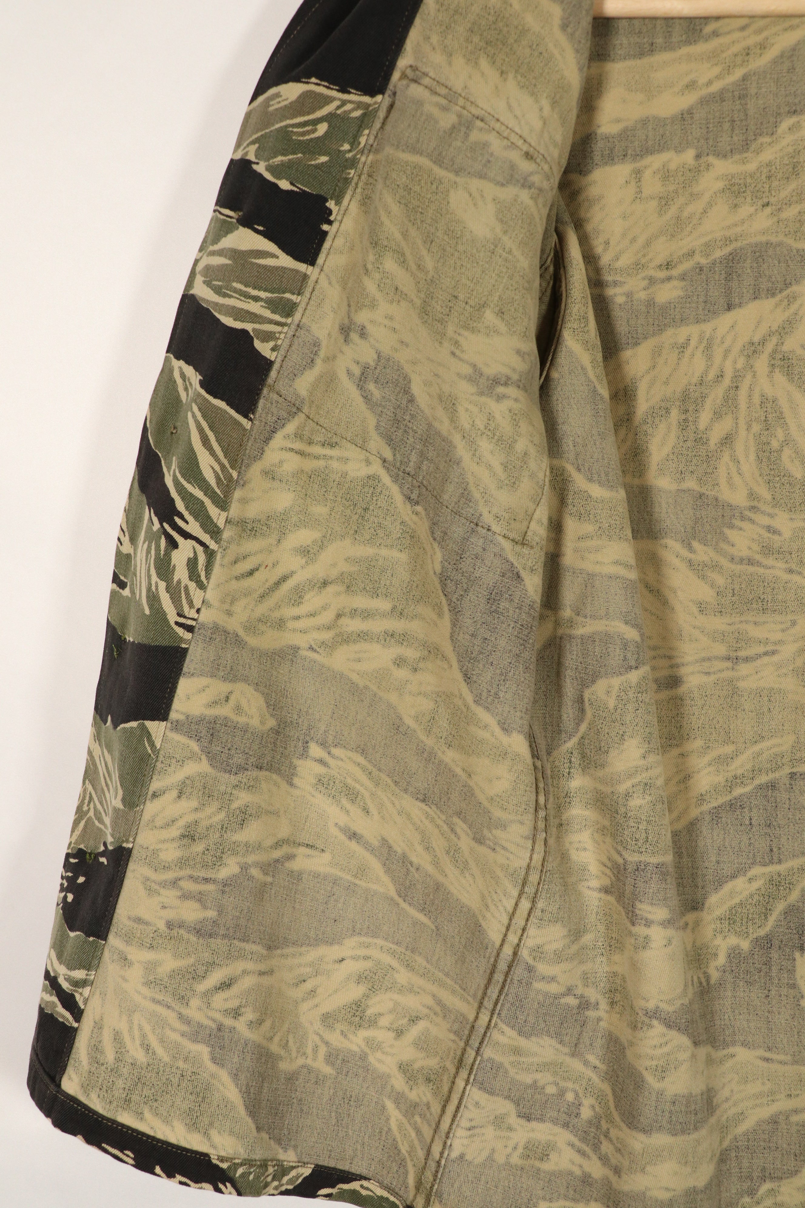 正品冲绳虎纹衬衫，JWD品牌，短袖，定制款，有划痕，纽扣已修复