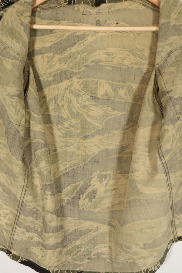 正品冲绳虎纹衬衫，JWD品牌，短袖，定制款，有划痕，纽扣已修复