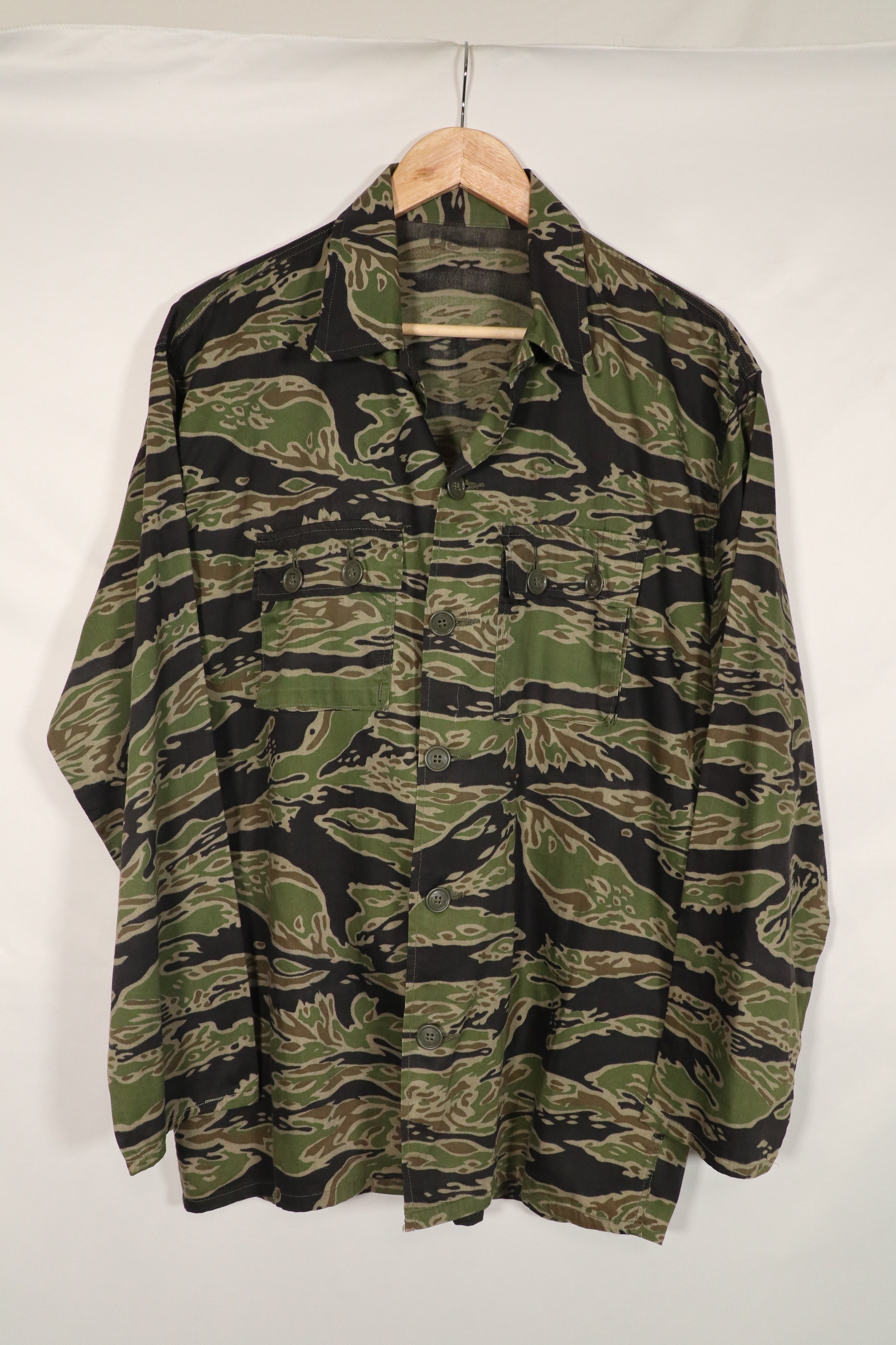 正品二战后期款式虎纹衬衫，美码L码，品相良好