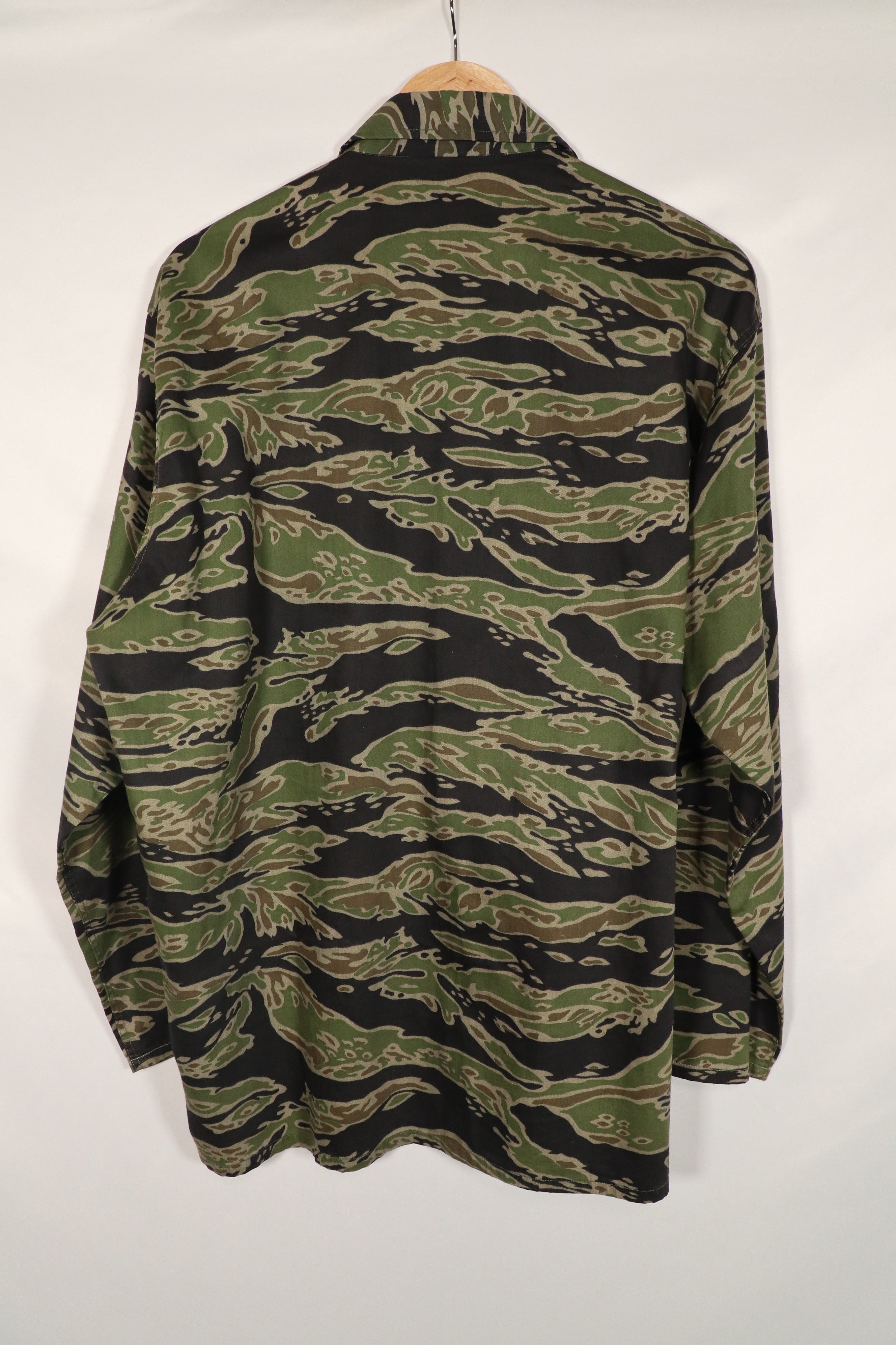 正品二战后期款式虎纹衬衫，美码L码，品相良好