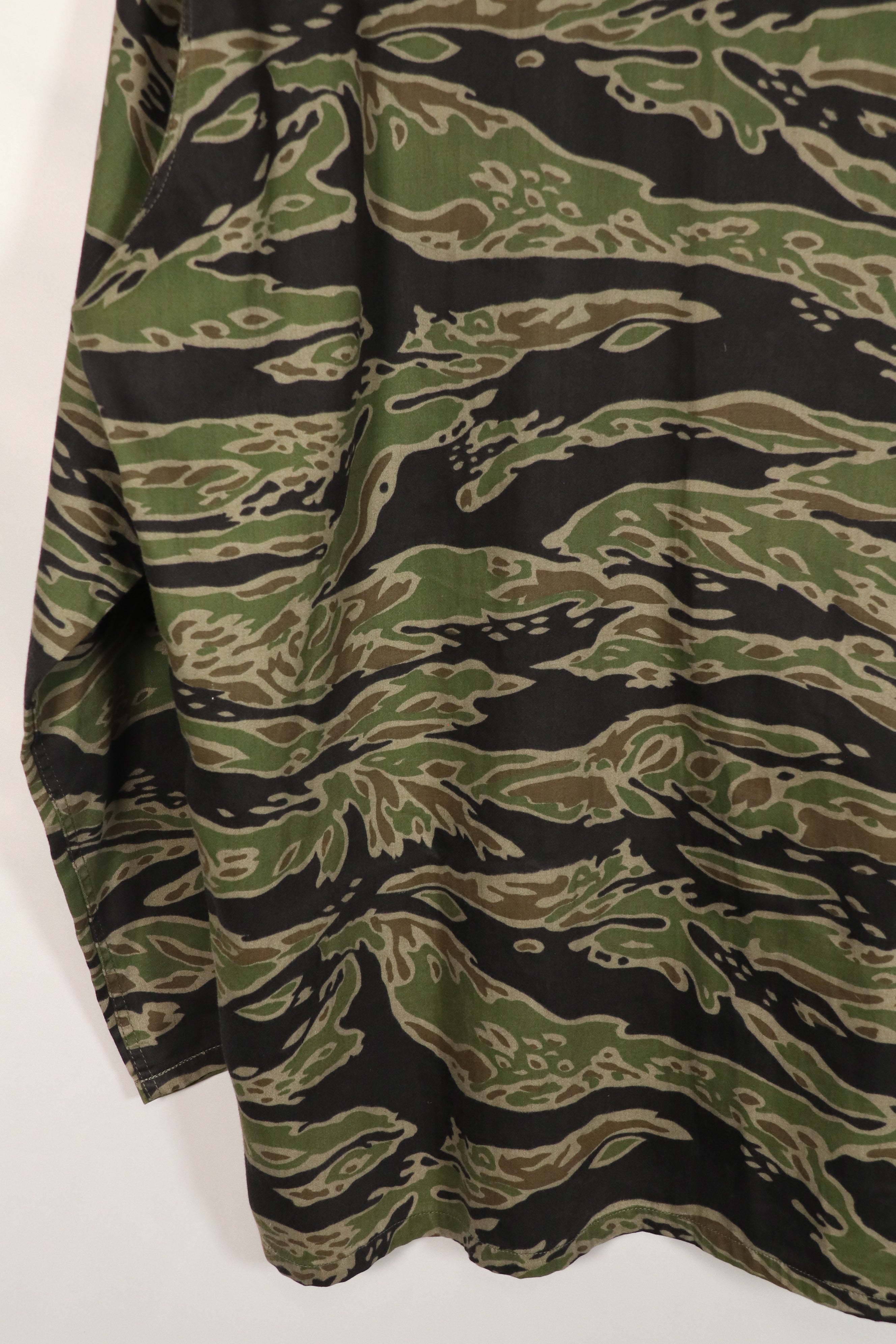 正品二战后期款式虎纹衬衫，美码L码，品相良好