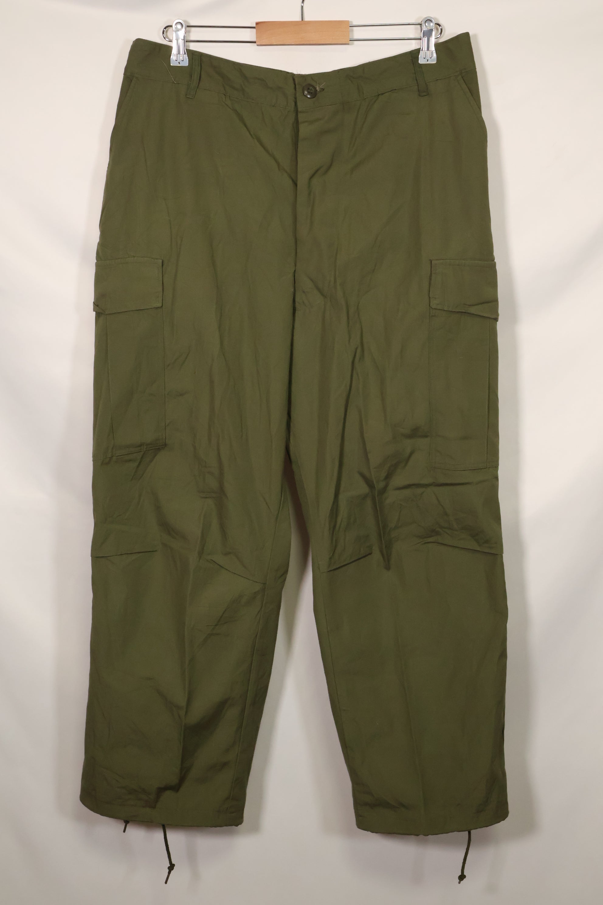 1967 年全新库存第三代非防撕裂丛林迷彩裤（无尺码标签）