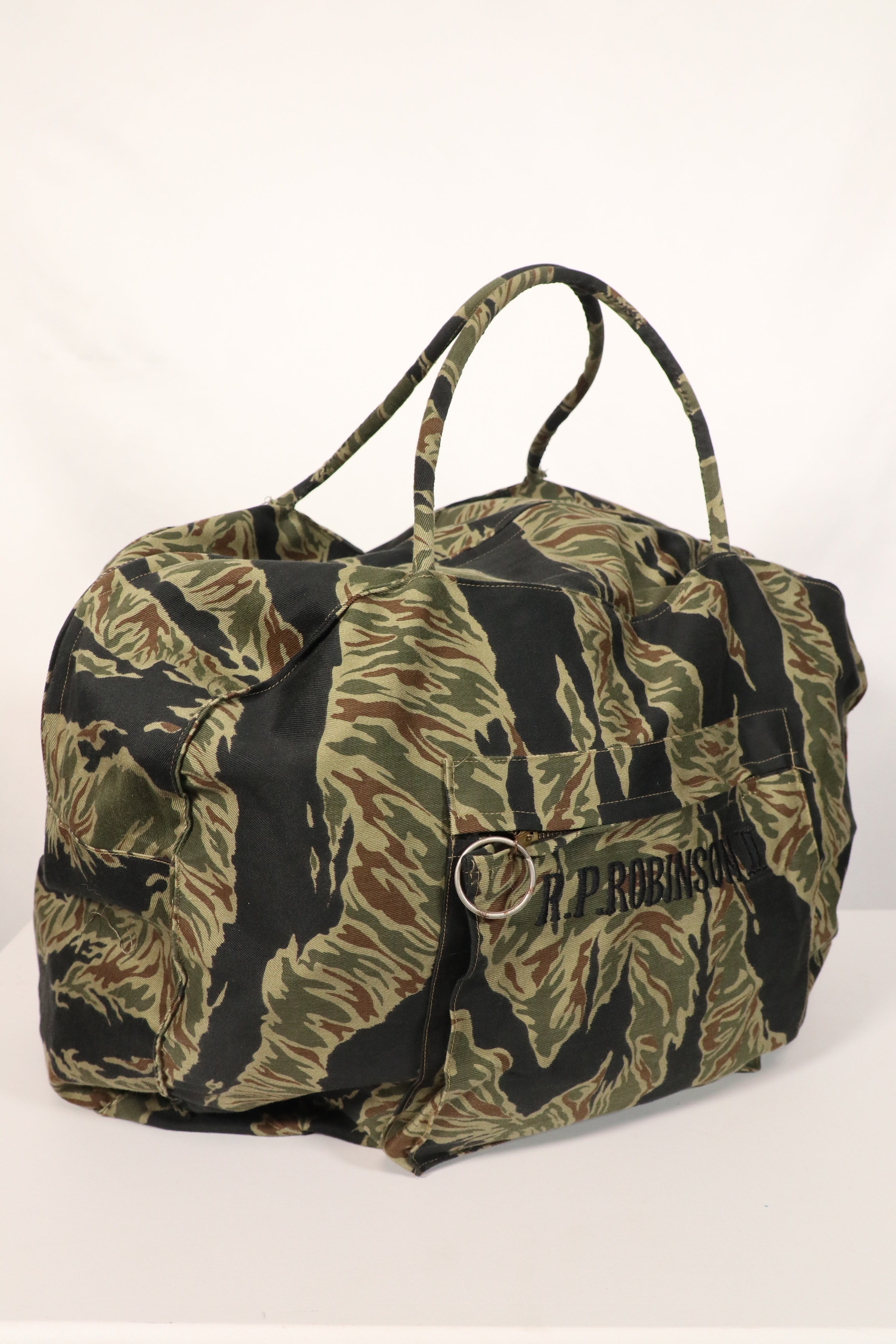 正品本地制造的Zig Zag虎纹图案包，二手