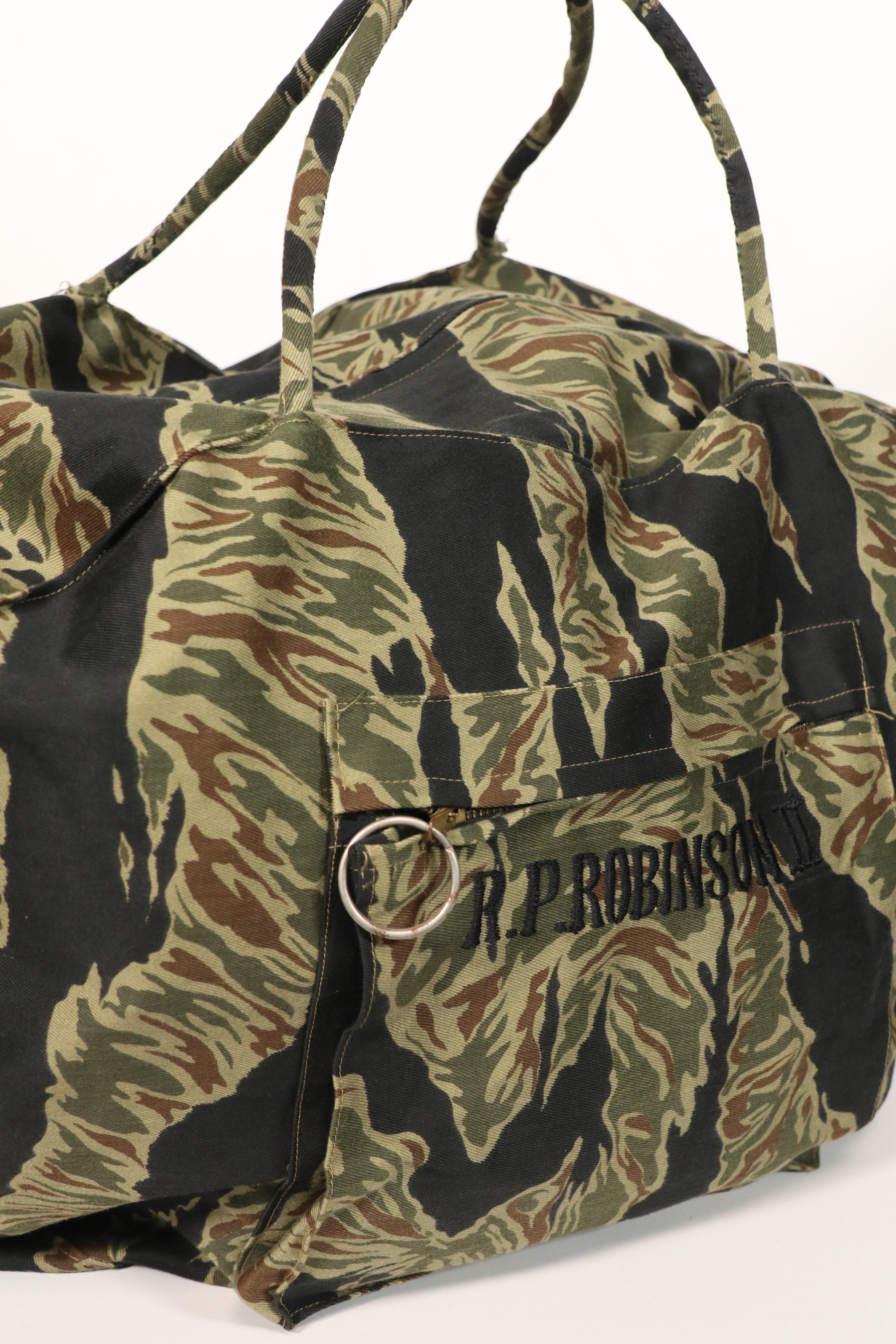 正品本地制造的Zig Zag虎纹图案包，二手