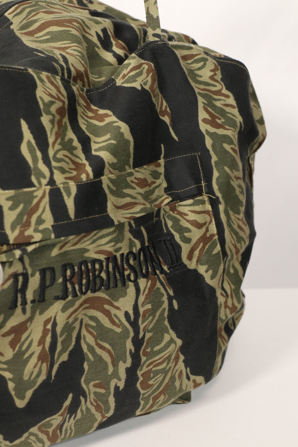 正品本地制造的Zig Zag虎纹图案包，二手