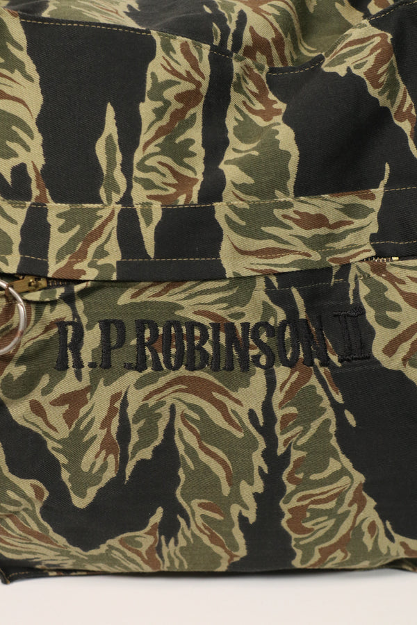 正品本地制造的Zig Zag虎纹图案包，二手