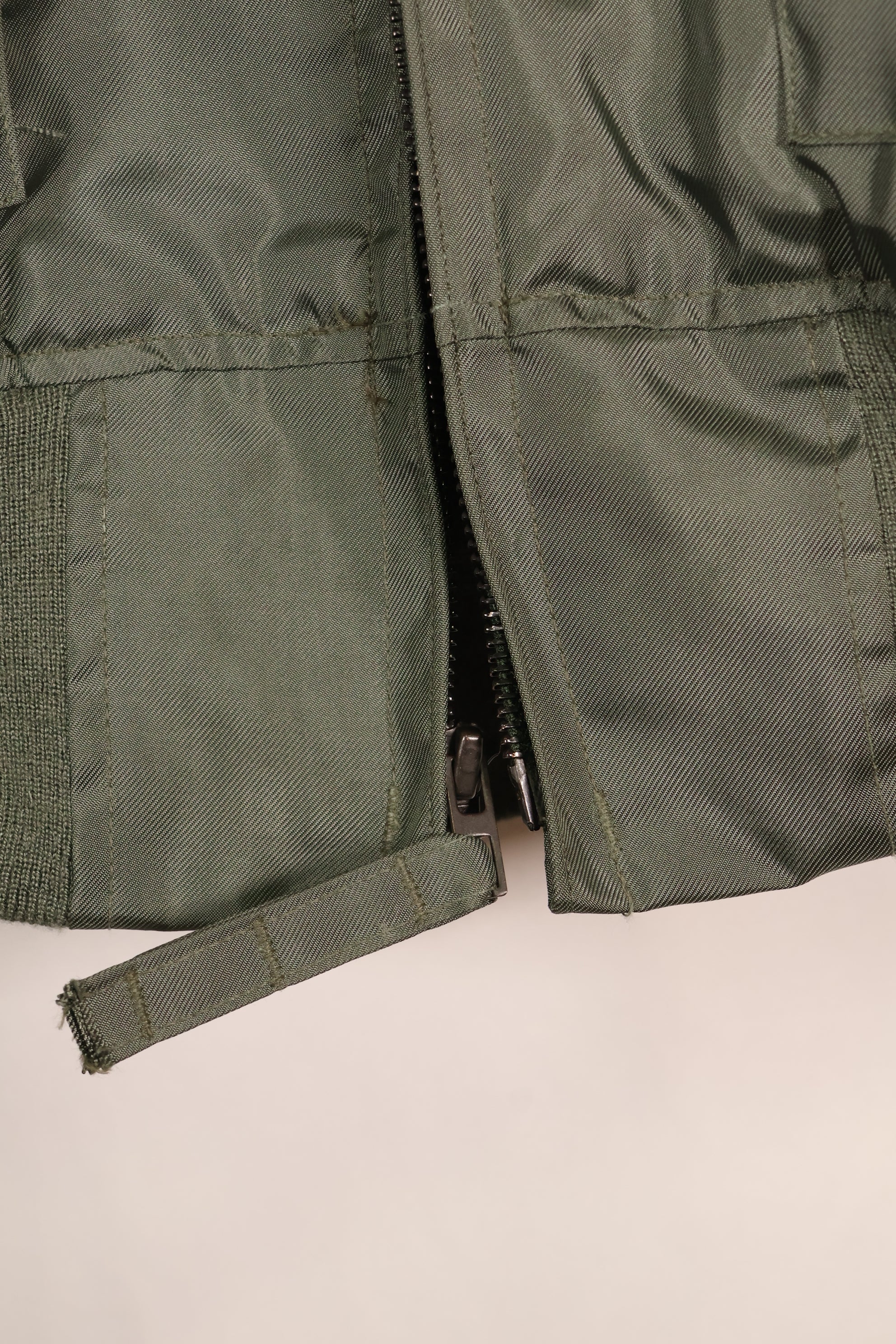 1995年契約　LARGE（42-44）　アメリカ軍　CWU-36P　フライトジャケット　ライトゾーン　中古品