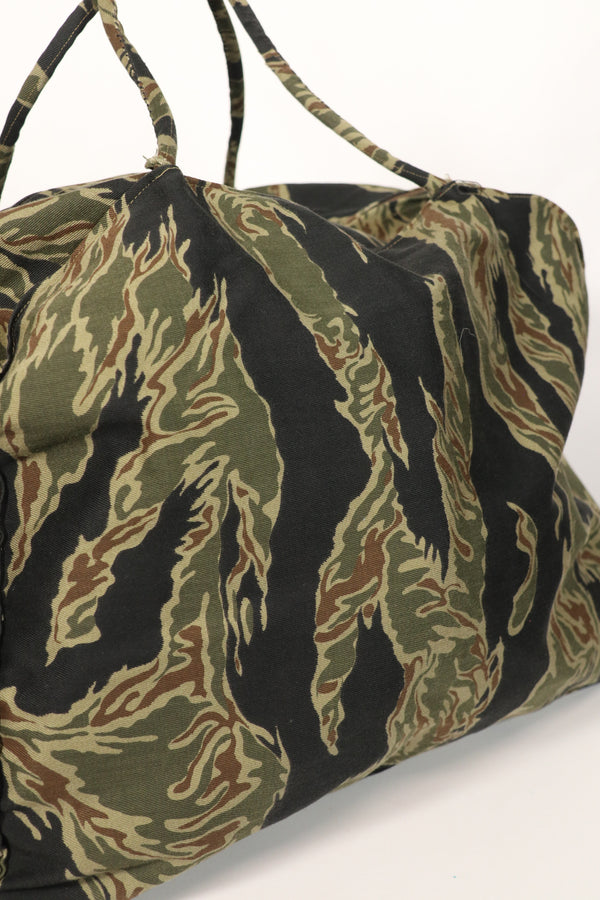 正品本地制造的Zig Zag虎纹图案包，二手