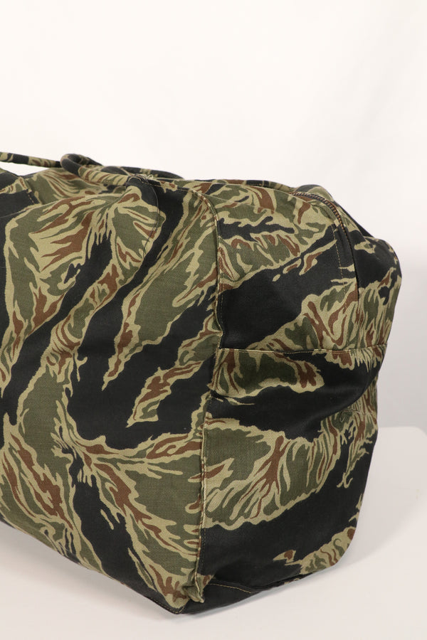 正品本地制造的Zig Zag虎纹图案包，二手