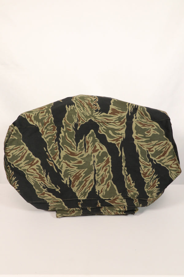 正品本地制造的Zig Zag虎纹图案包，二手