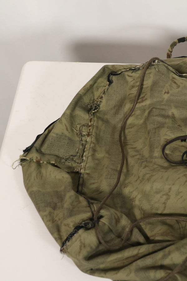 正品本地制造的Zig Zag虎纹图案包，二手