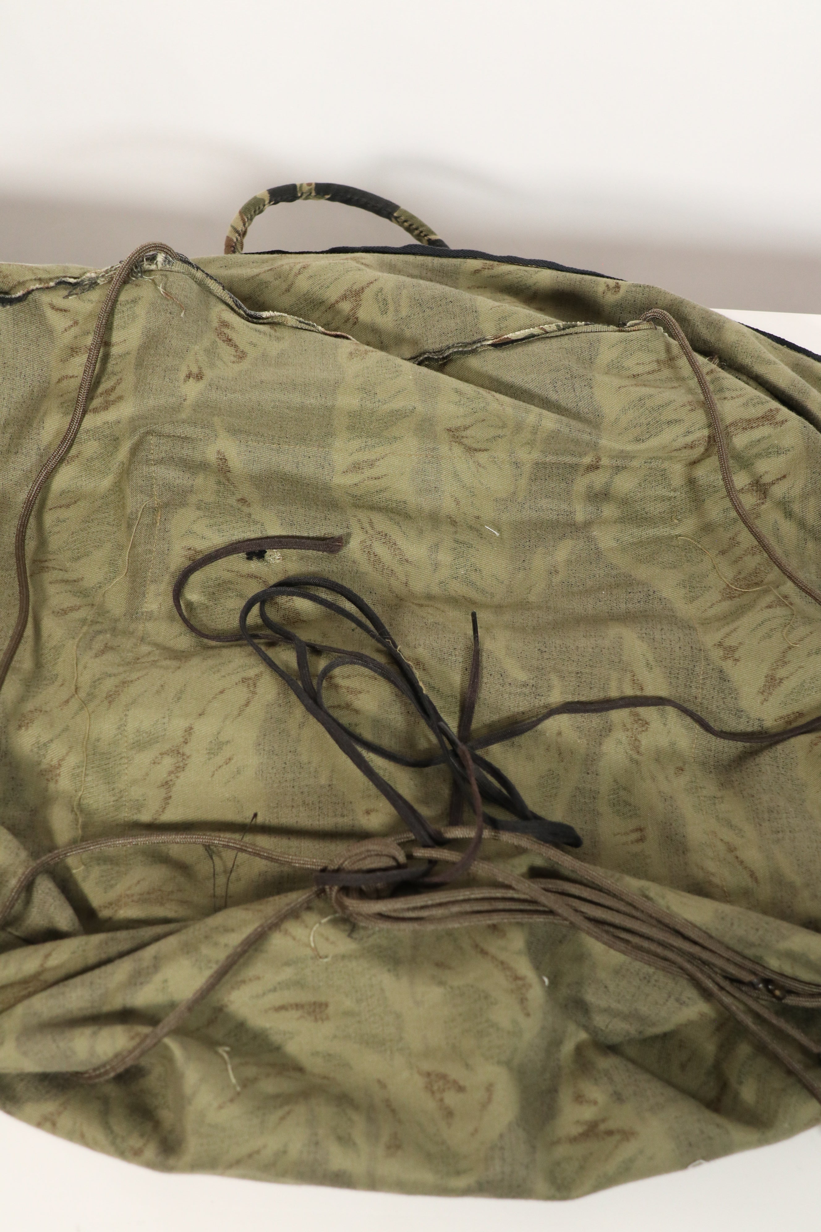 正品本地制造的Zig Zag虎纹图案包，二手