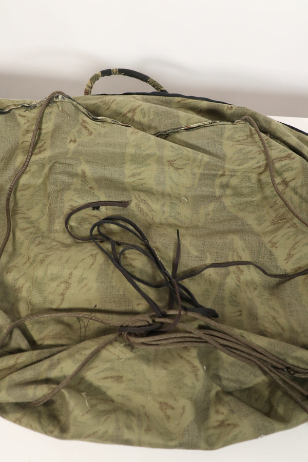 正品本地制造的Zig Zag虎纹图案包，二手