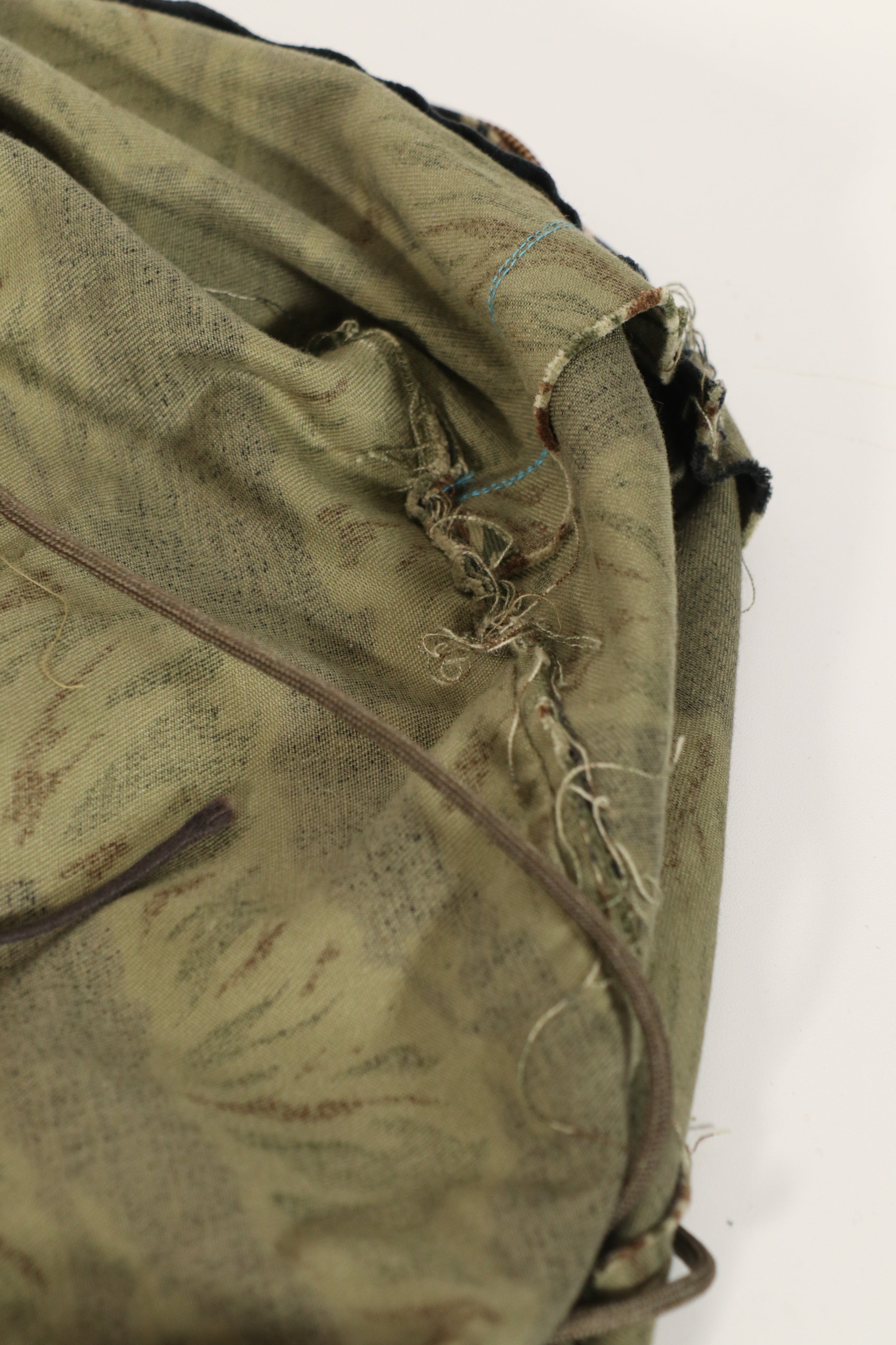 正品本地制造的Zig Zag虎纹图案包，二手