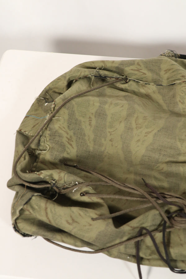 正品本地制造的Zig Zag虎纹图案包，二手