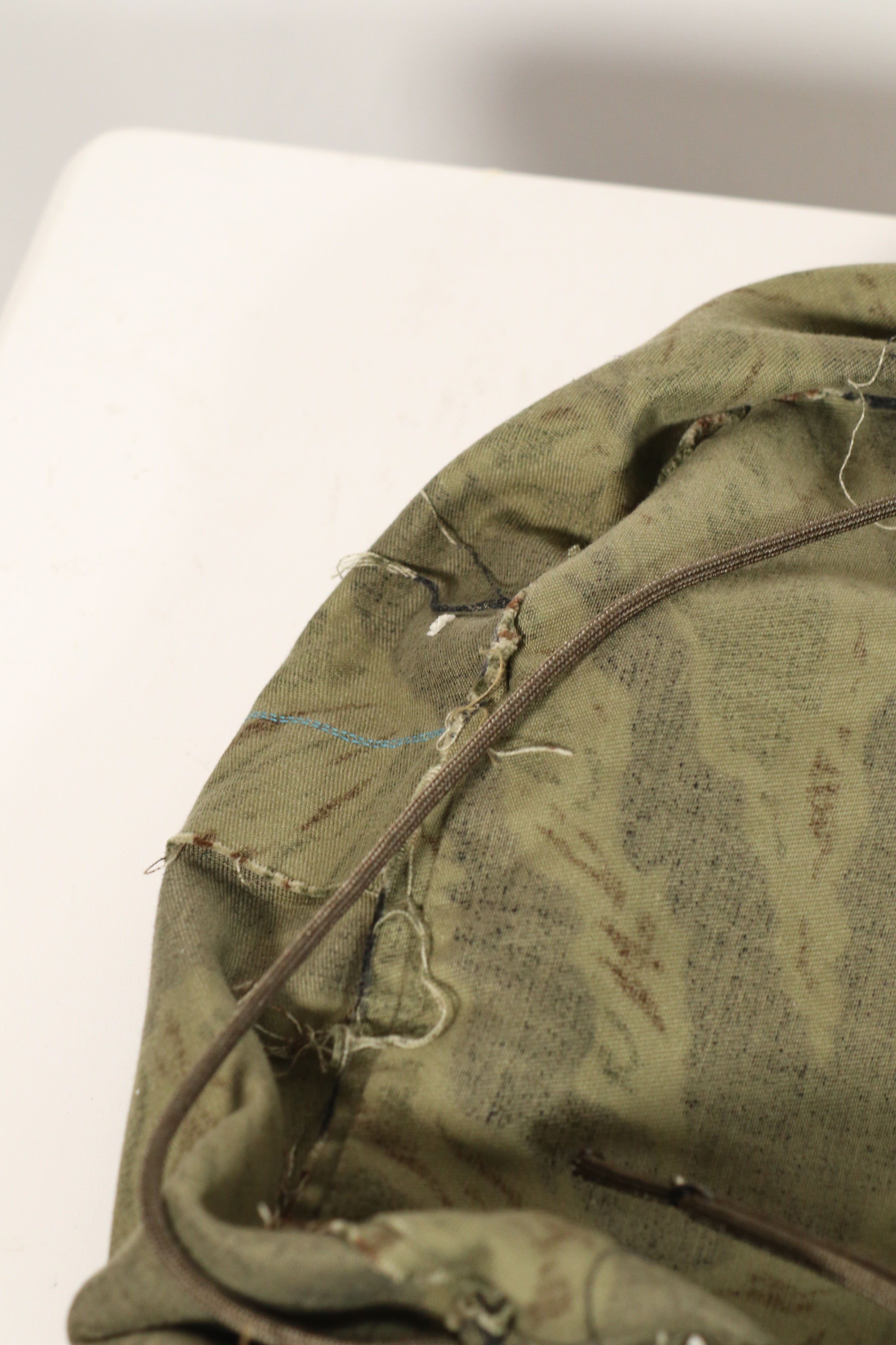 正品本地制造的Zig Zag虎纹图案包，二手