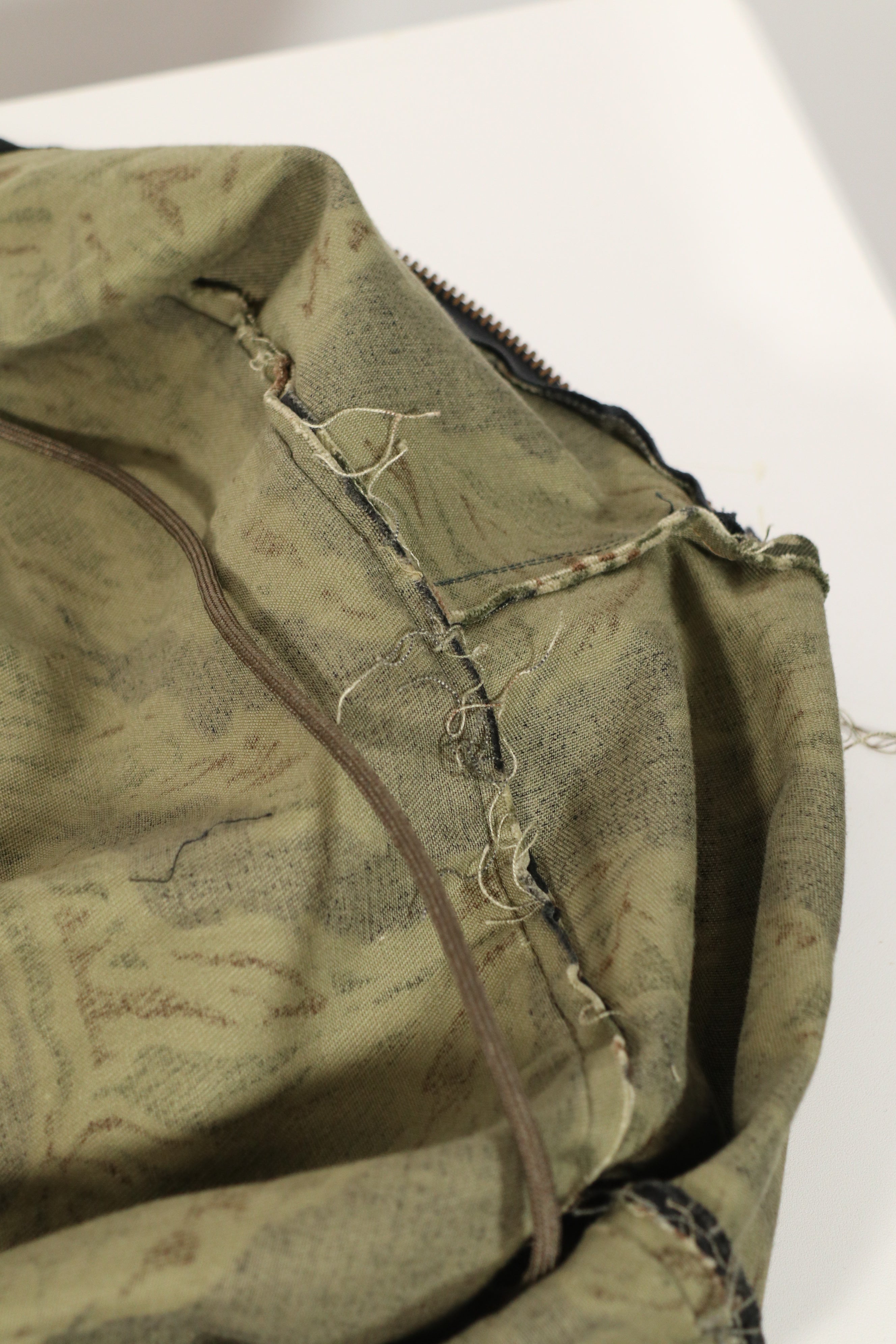 正品本地制造的Zig Zag虎纹图案包，二手