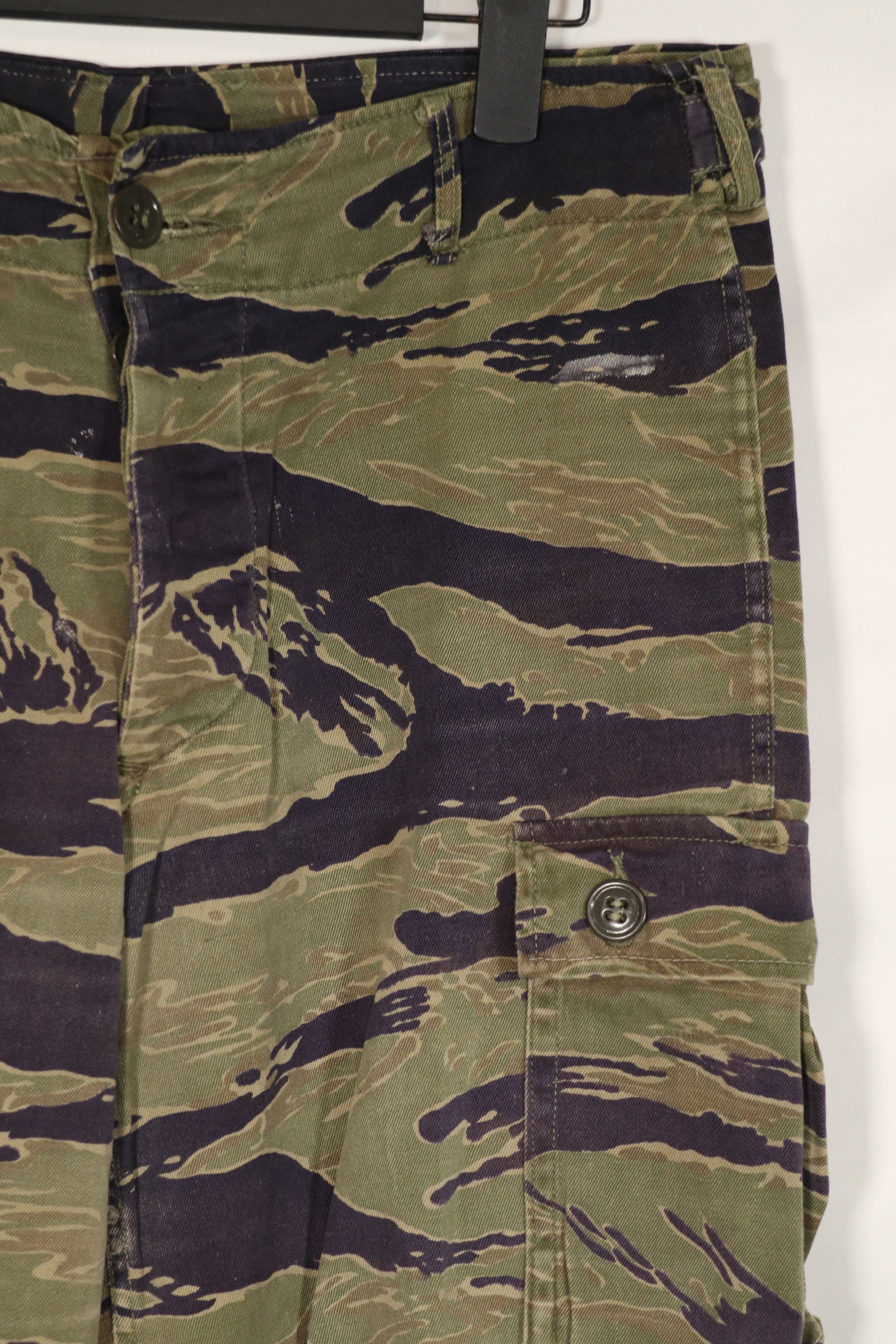 正品经典虎纹图案裤子，二手，有修补痕迹