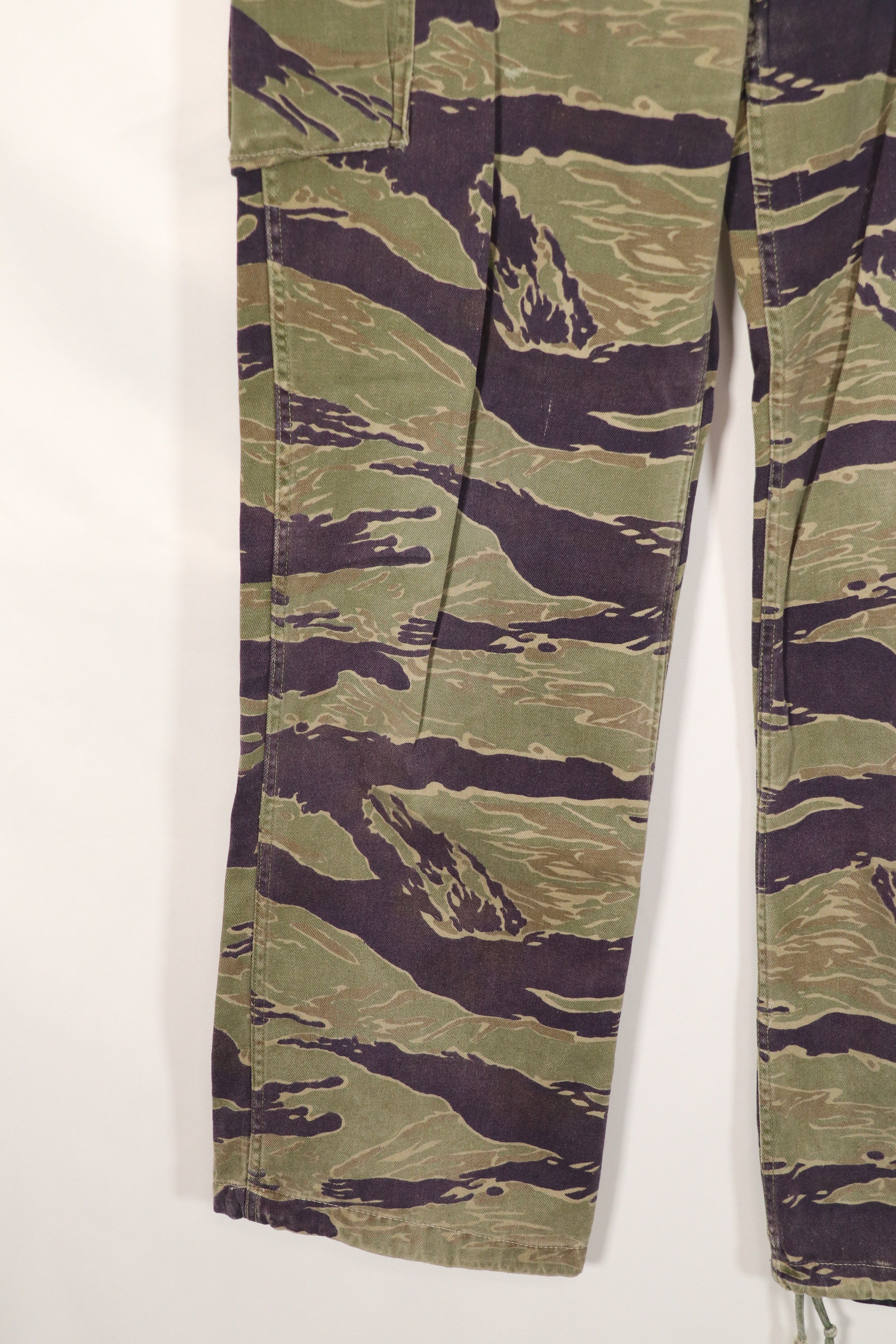 正品经典虎纹图案裤子，二手，有修补痕迹