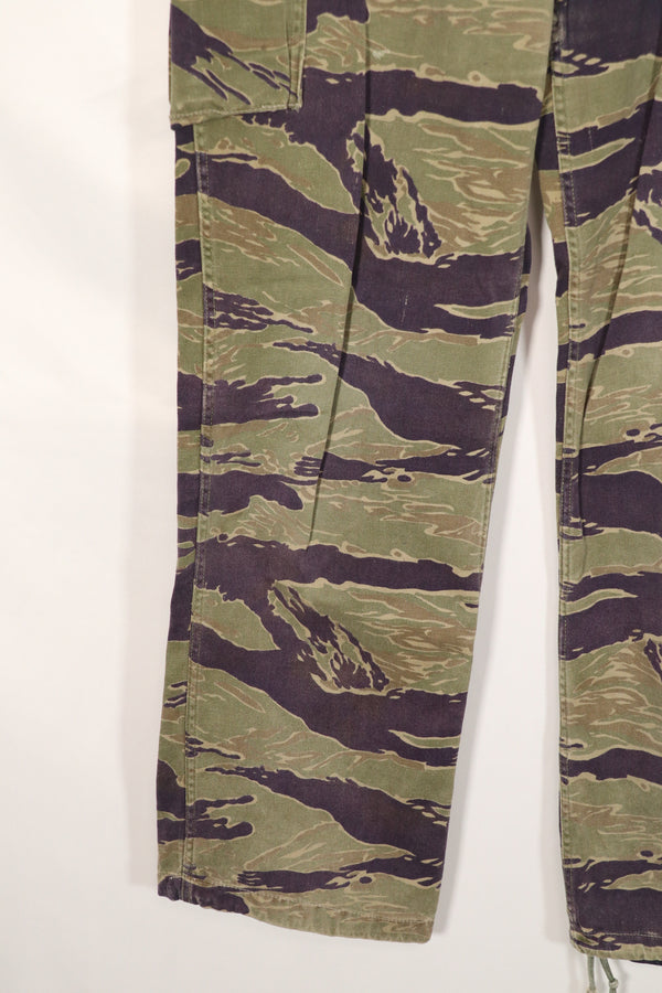 正品经典虎纹图案裤子，二手，有修补痕迹